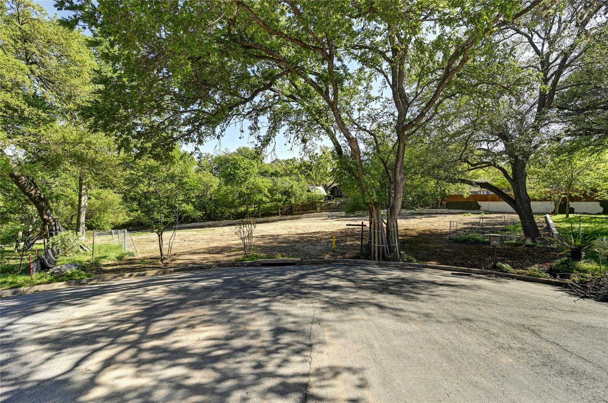 2000-2A Breeze Holw, Austin, TX 78741