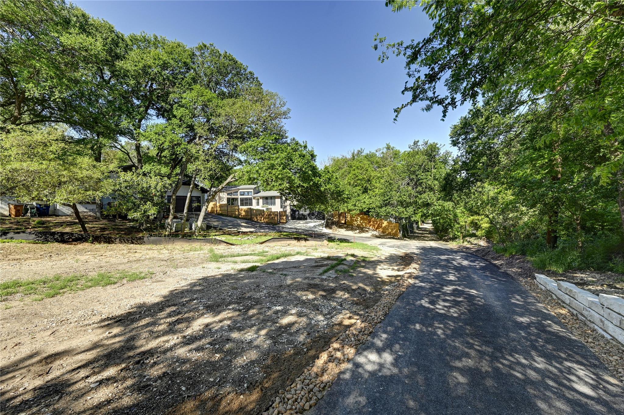 2000-2A Breeze Holw, Austin, TX 78741