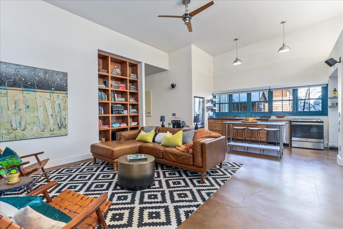 22703 HIGHWAY 71 W, Spicewood, TX 78669