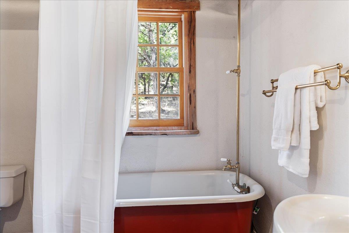 22703 HIGHWAY 71 W, Spicewood, TX 78669