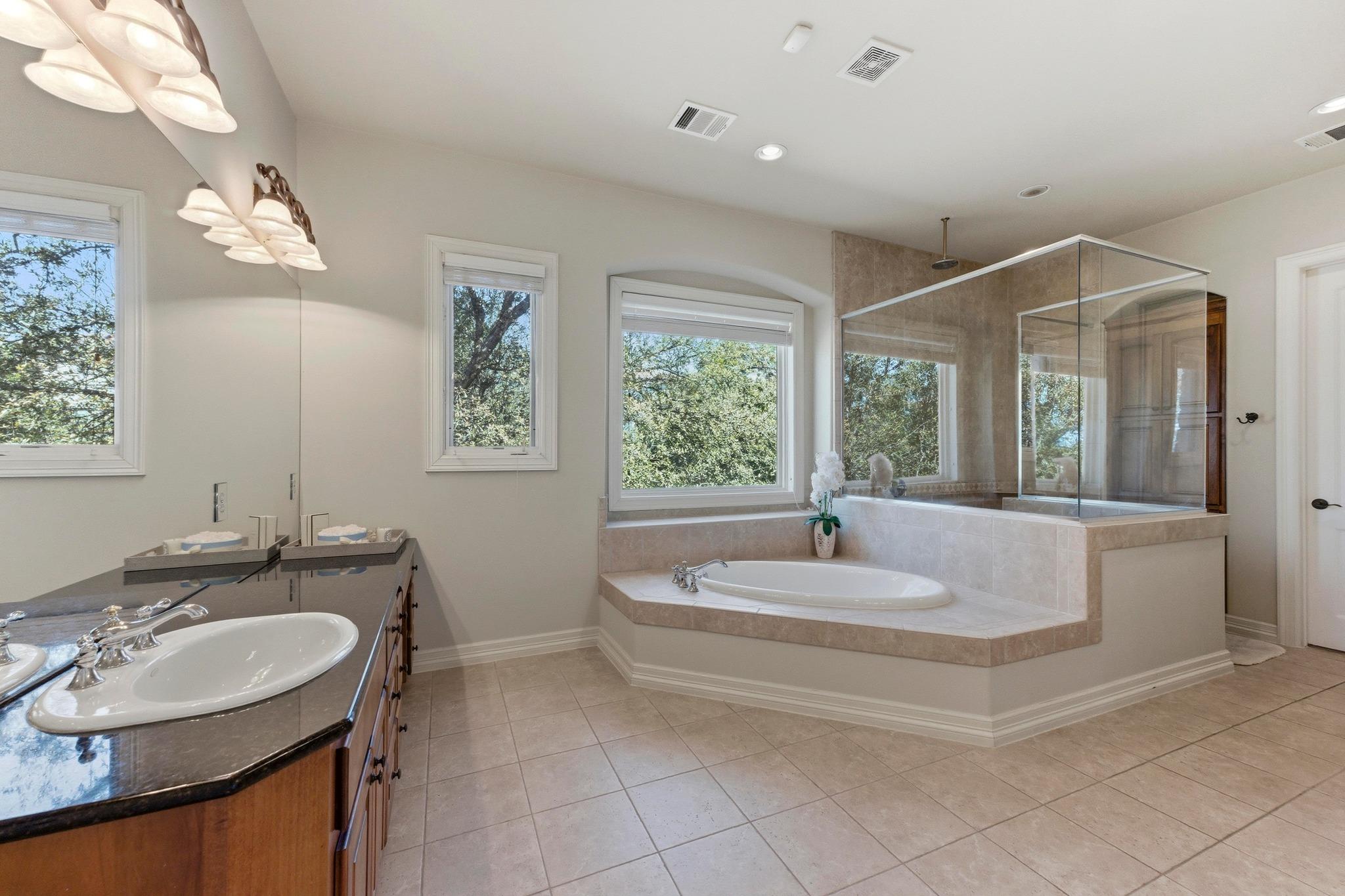 111 SENDERA BONITA, Lakeway, TX 78734