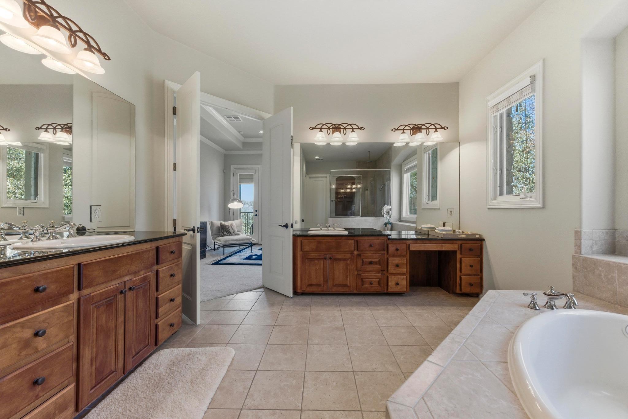 111 SENDERA BONITA, Lakeway, TX 78734