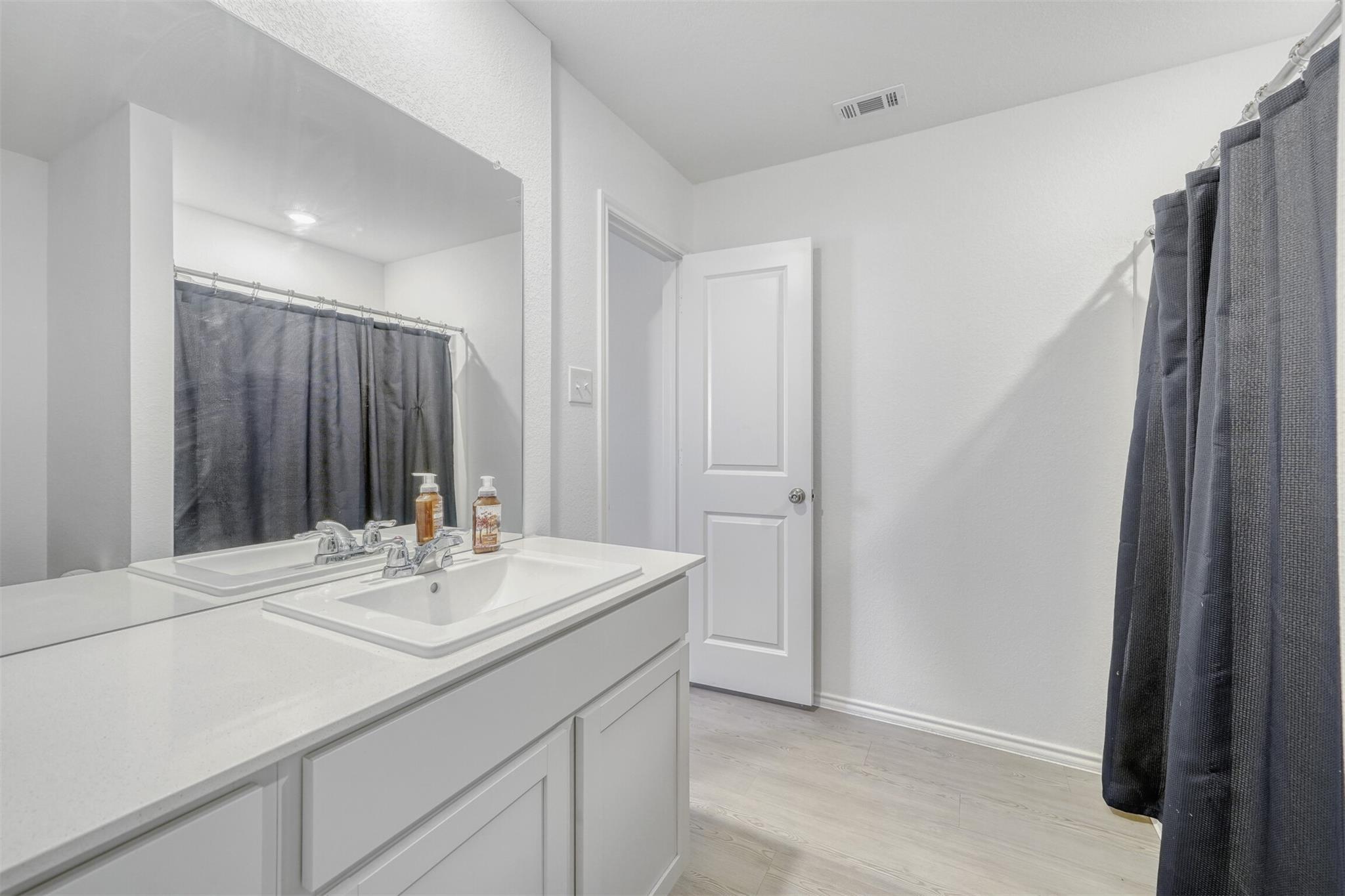 100 Burt Rainey Ln, Jarrell, TX 76537