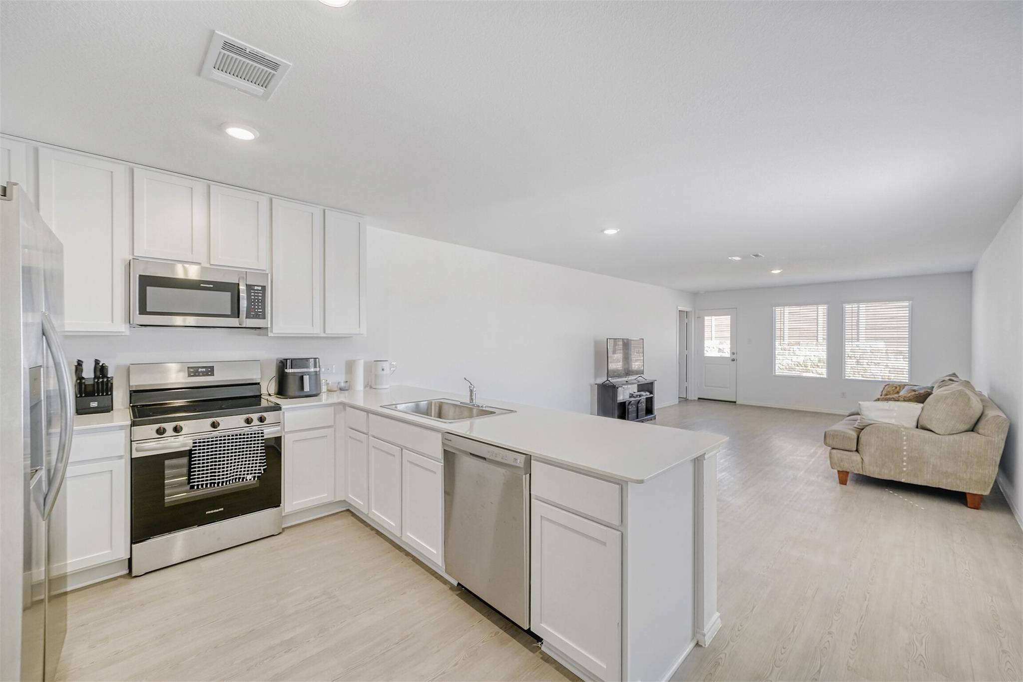 100 Burt Rainey Ln, Jarrell, TX 76537