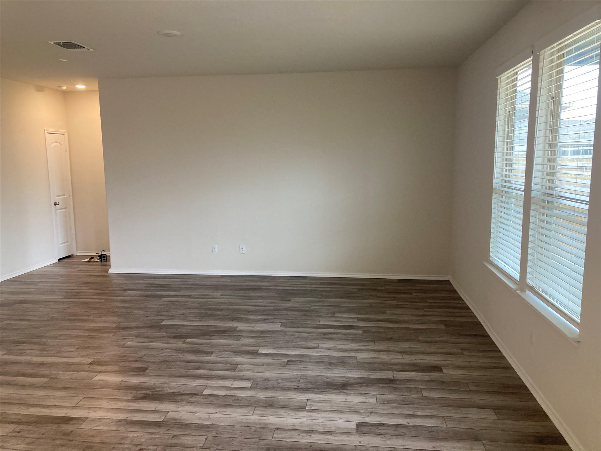 137 Onna St, Taylor, TX 76574