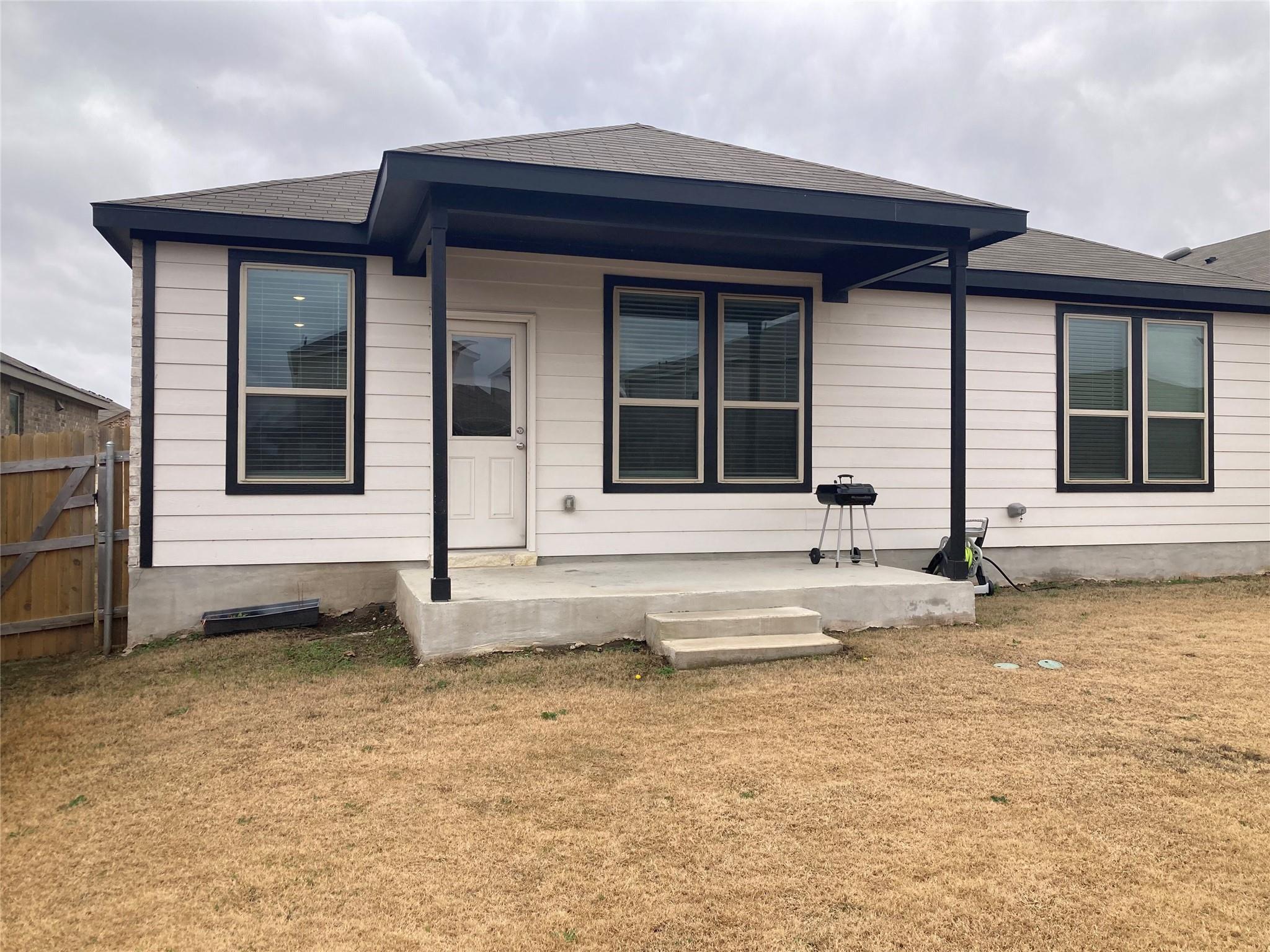 137 Onna St, Taylor, TX 76574