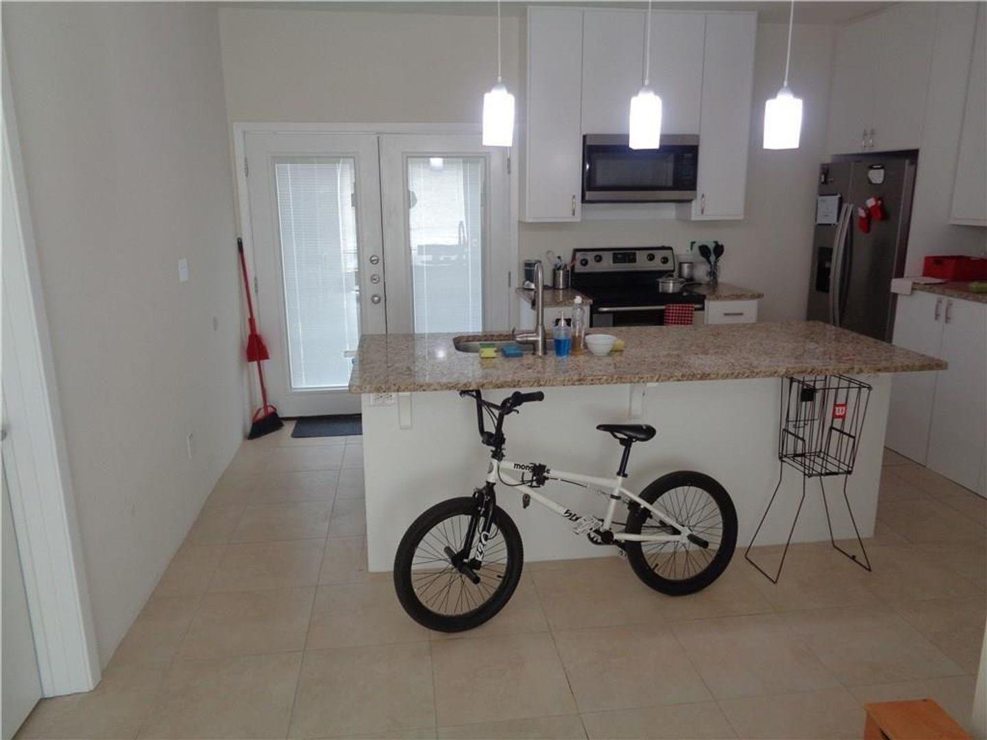 210 E 32nd St # E, Austin, TX 78705