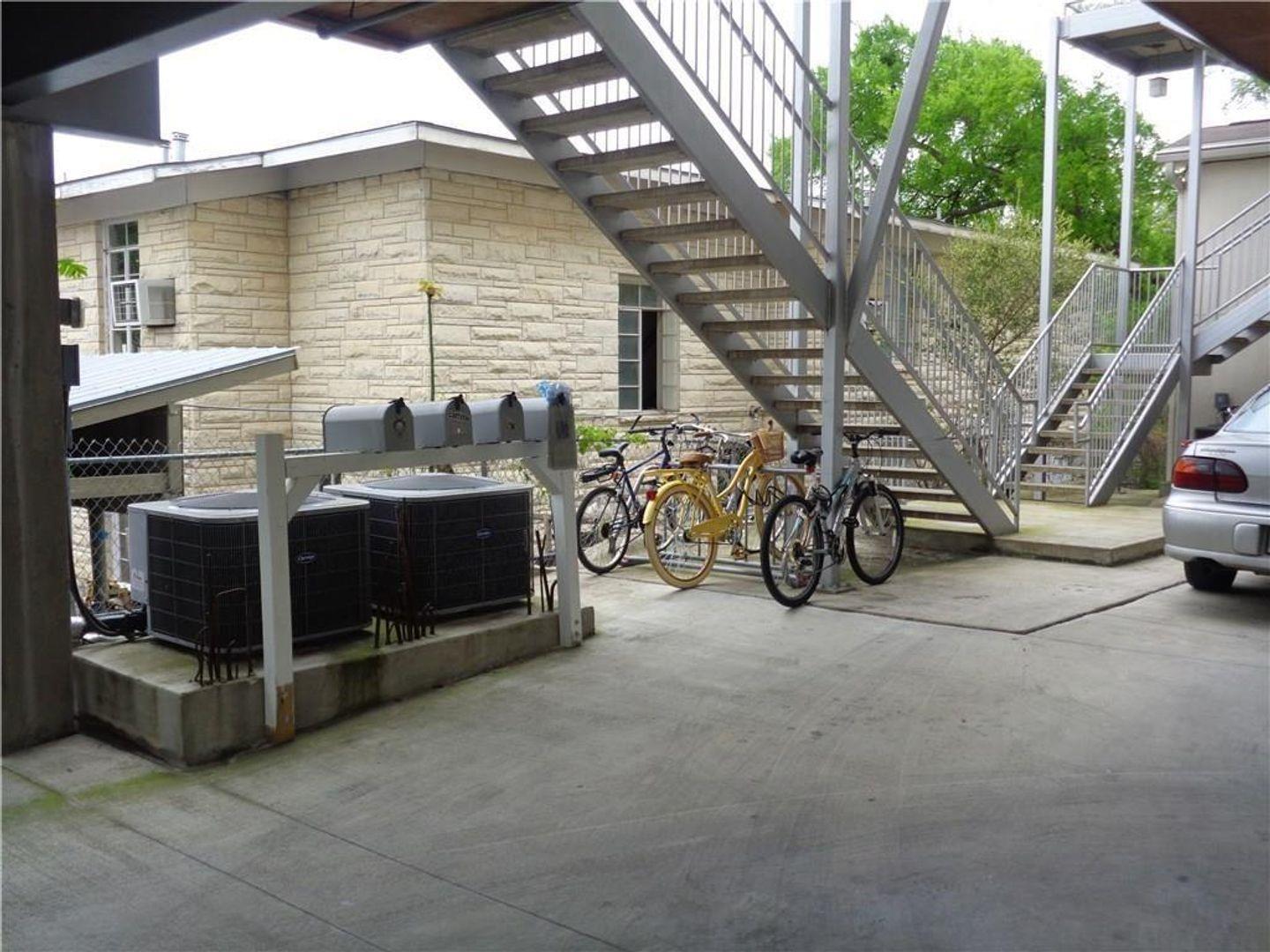 210 E 32nd St # E, Austin, TX 78705