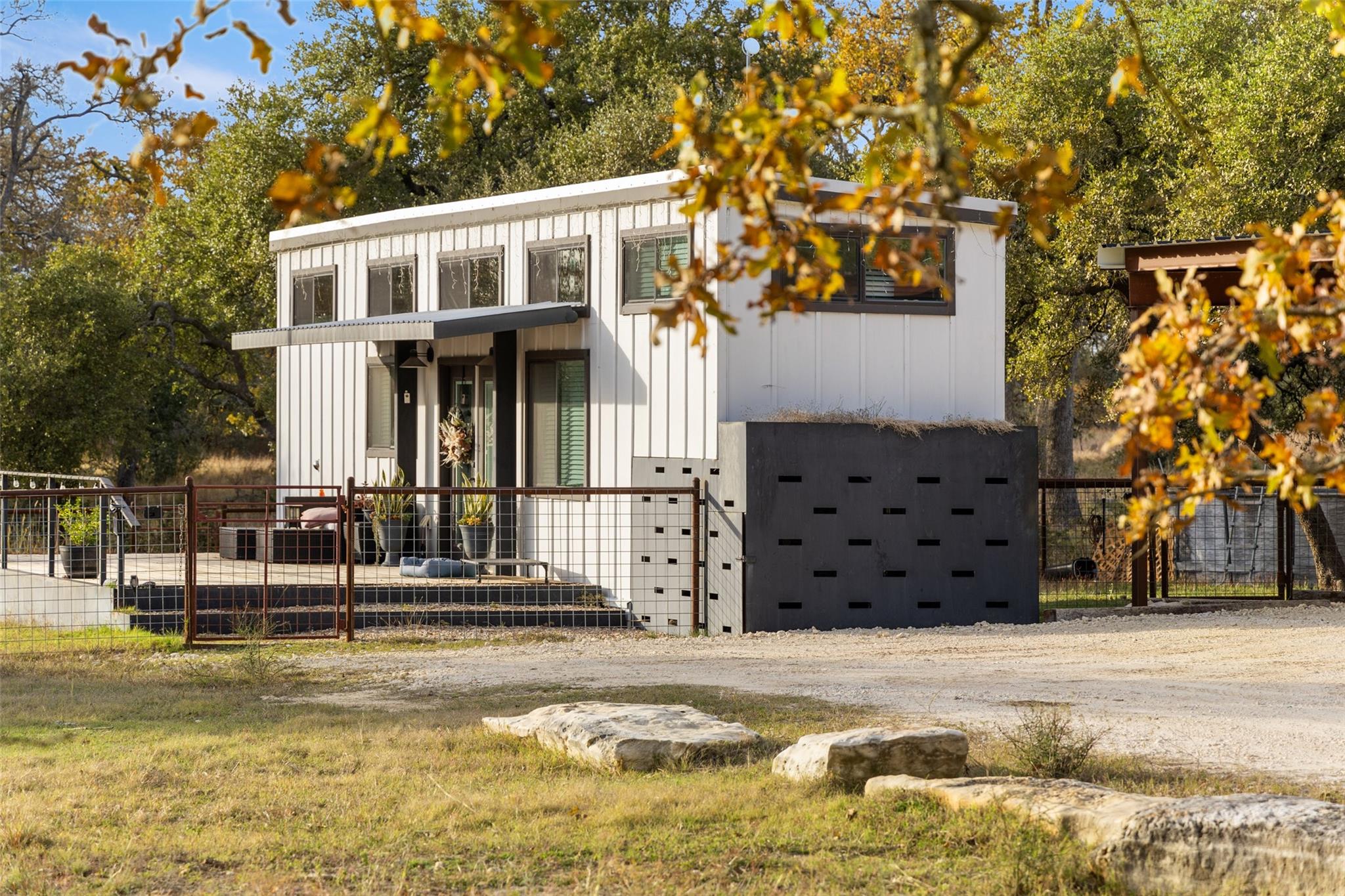 751 Prochnow Rd, Dripping Springs, TX 78620