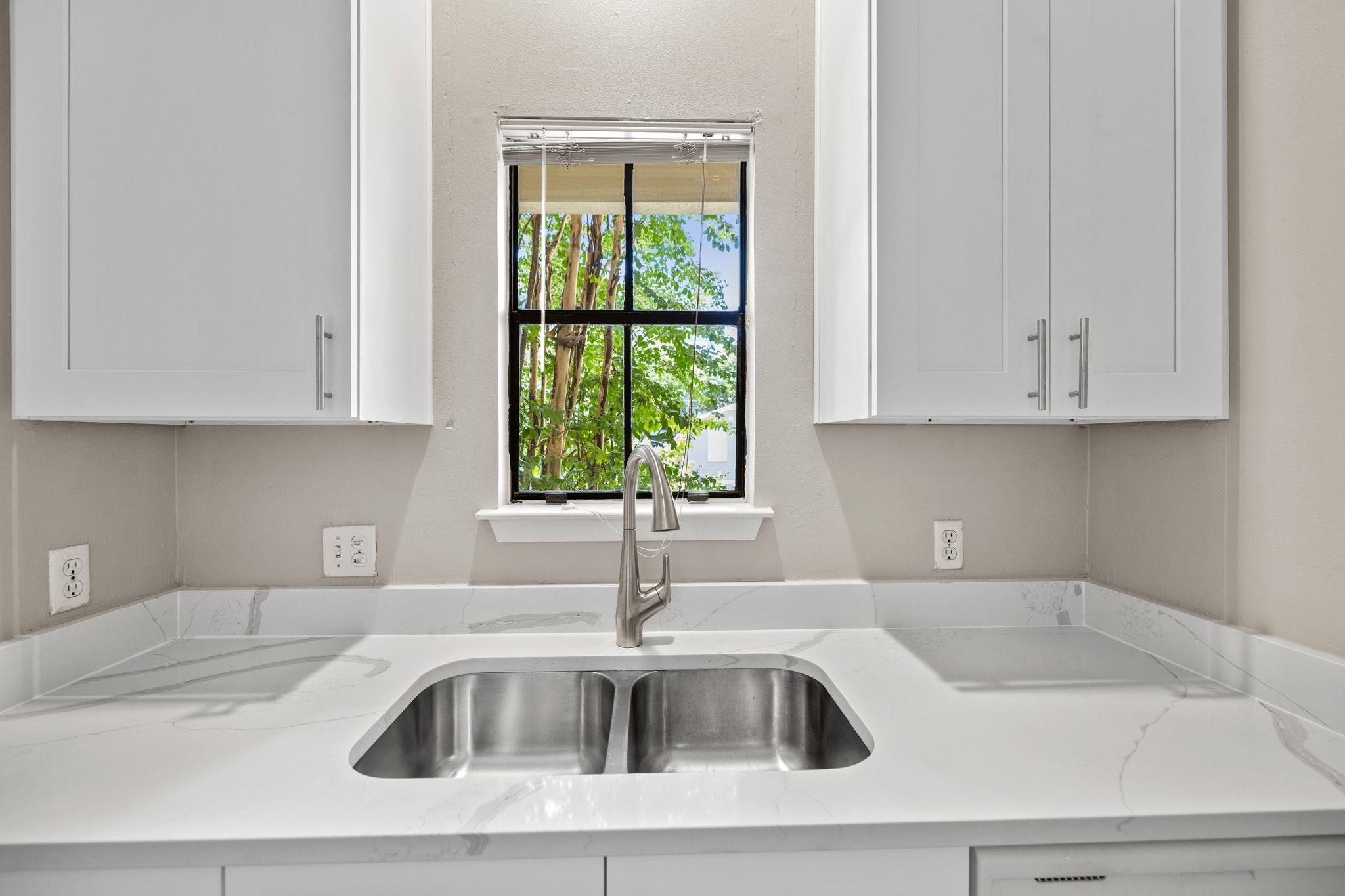 712 Graham Pl # 203, Austin, TX 78705