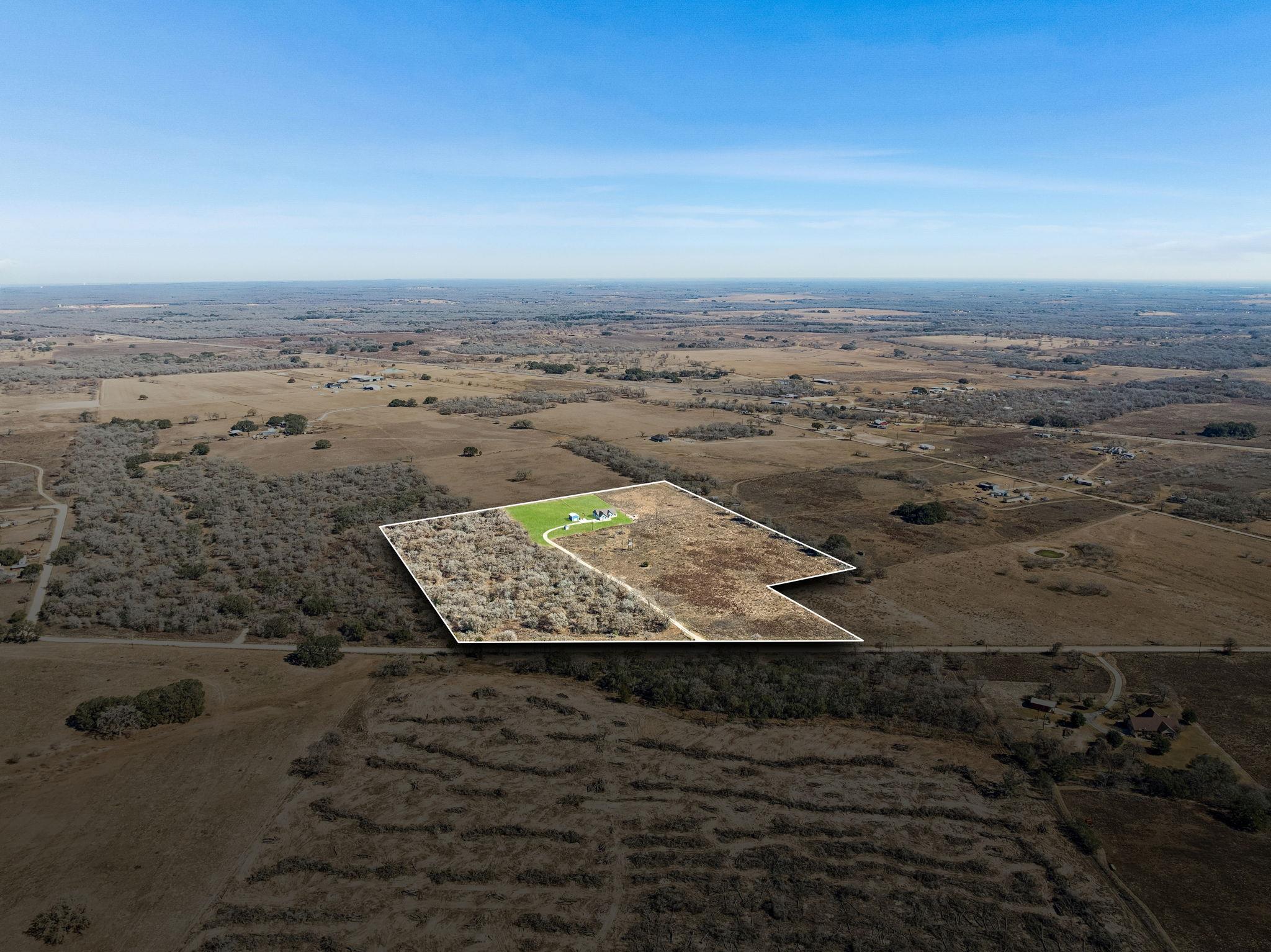 5476 County Road 427, Stockdale, TX 78160