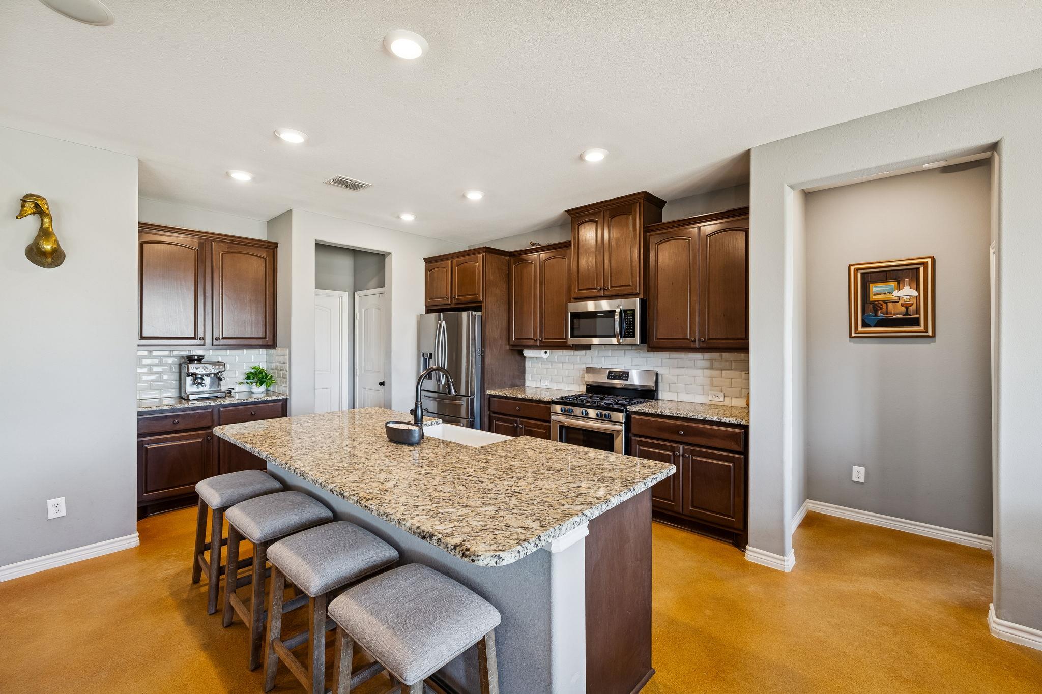 5476 County Road 427, Stockdale, TX 78160