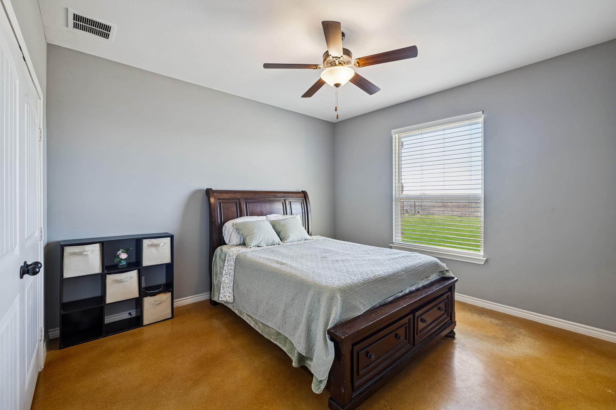 5476 County Road 427, Stockdale, TX 78160