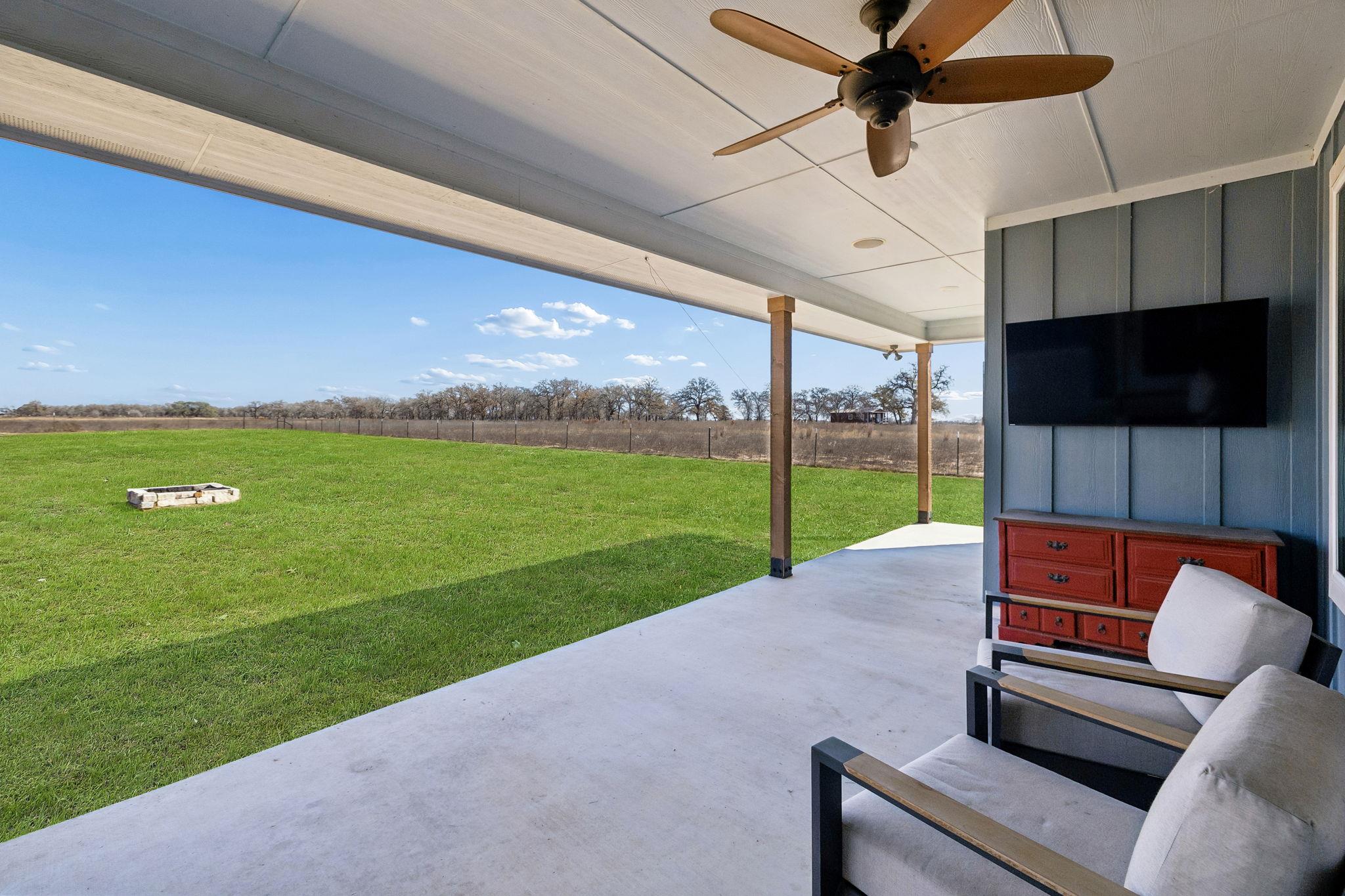 5476 County Road 427, Stockdale, TX 78160