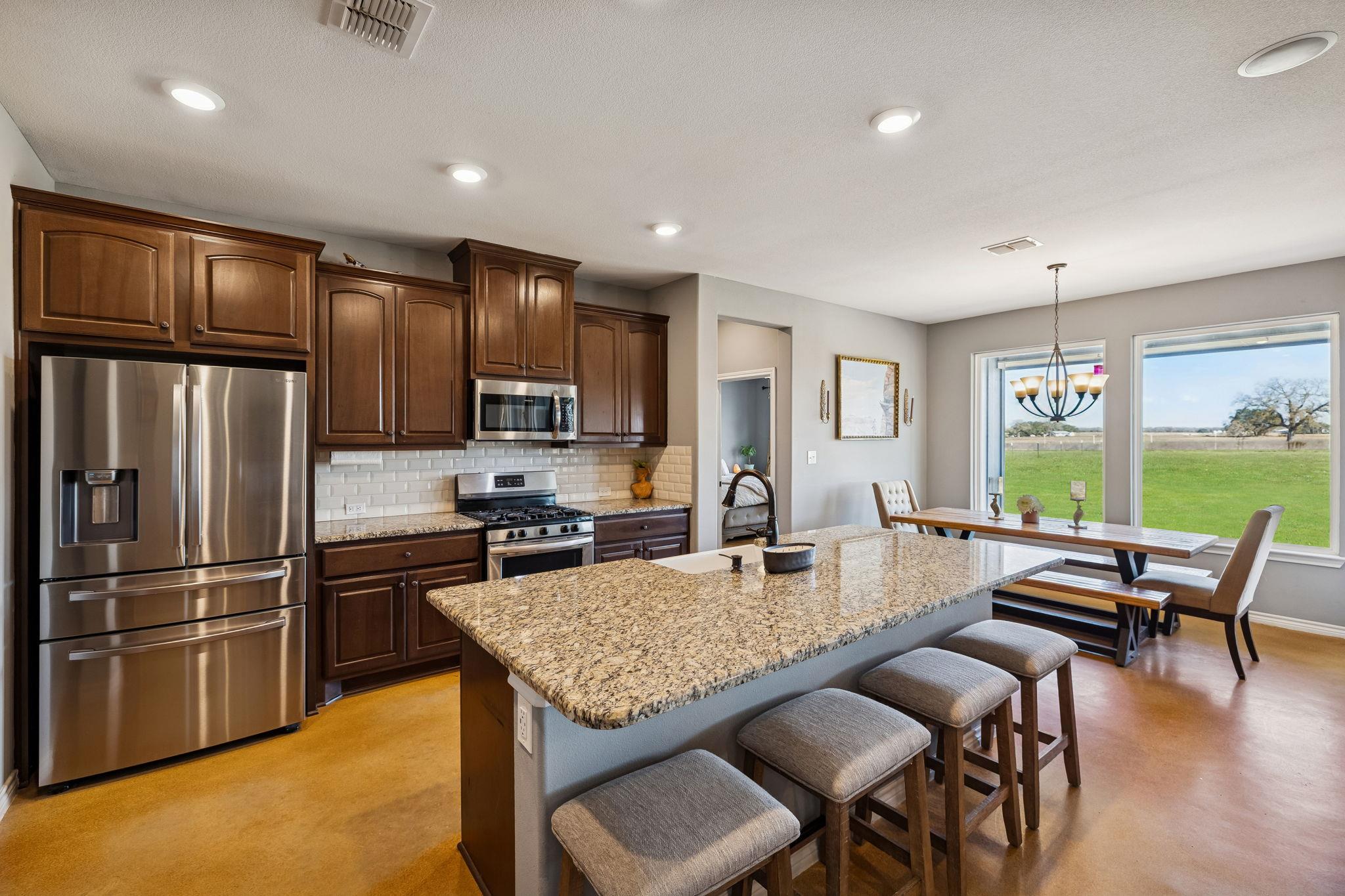 5476 County Road 427, Stockdale, TX 78160