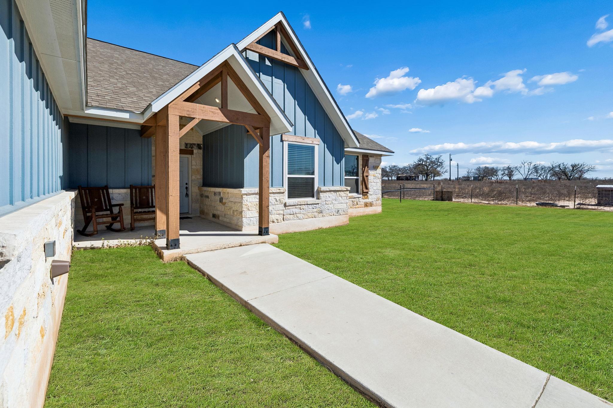 5476 County Road 427, Stockdale, TX 78160