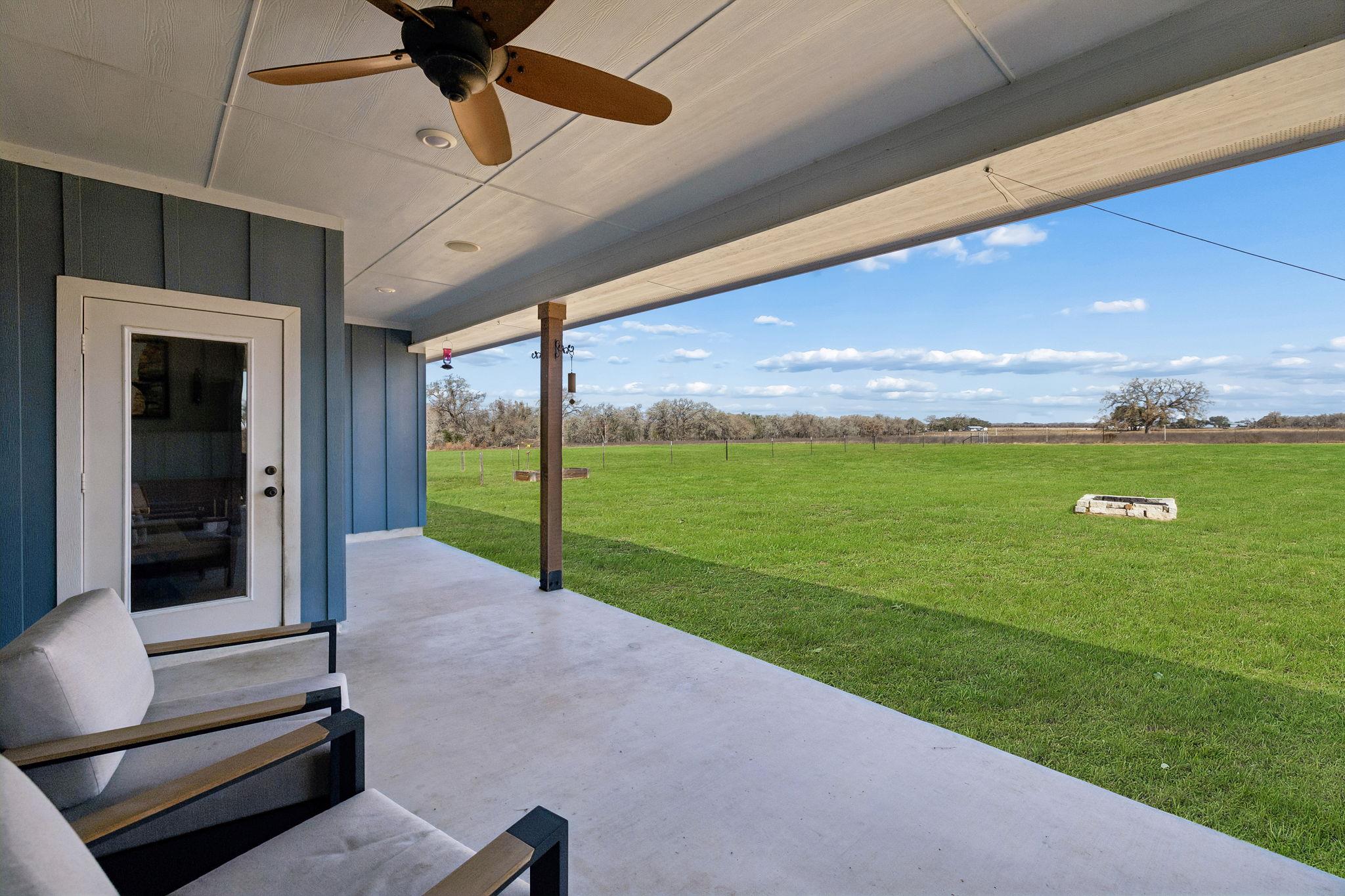 5476 County Road 427, Stockdale, TX 78160