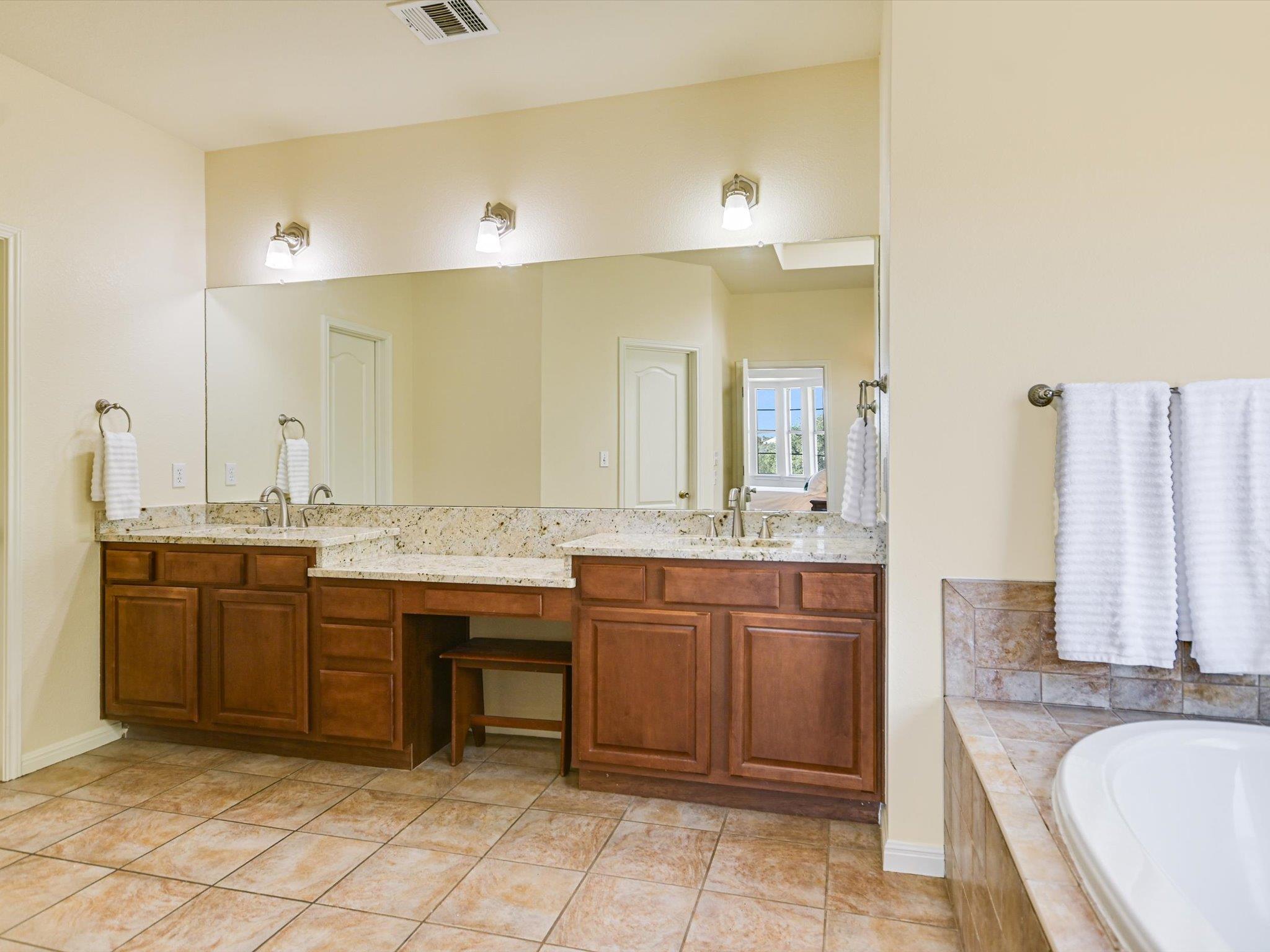 10111 Baxter Ln, Austin, TX 78736