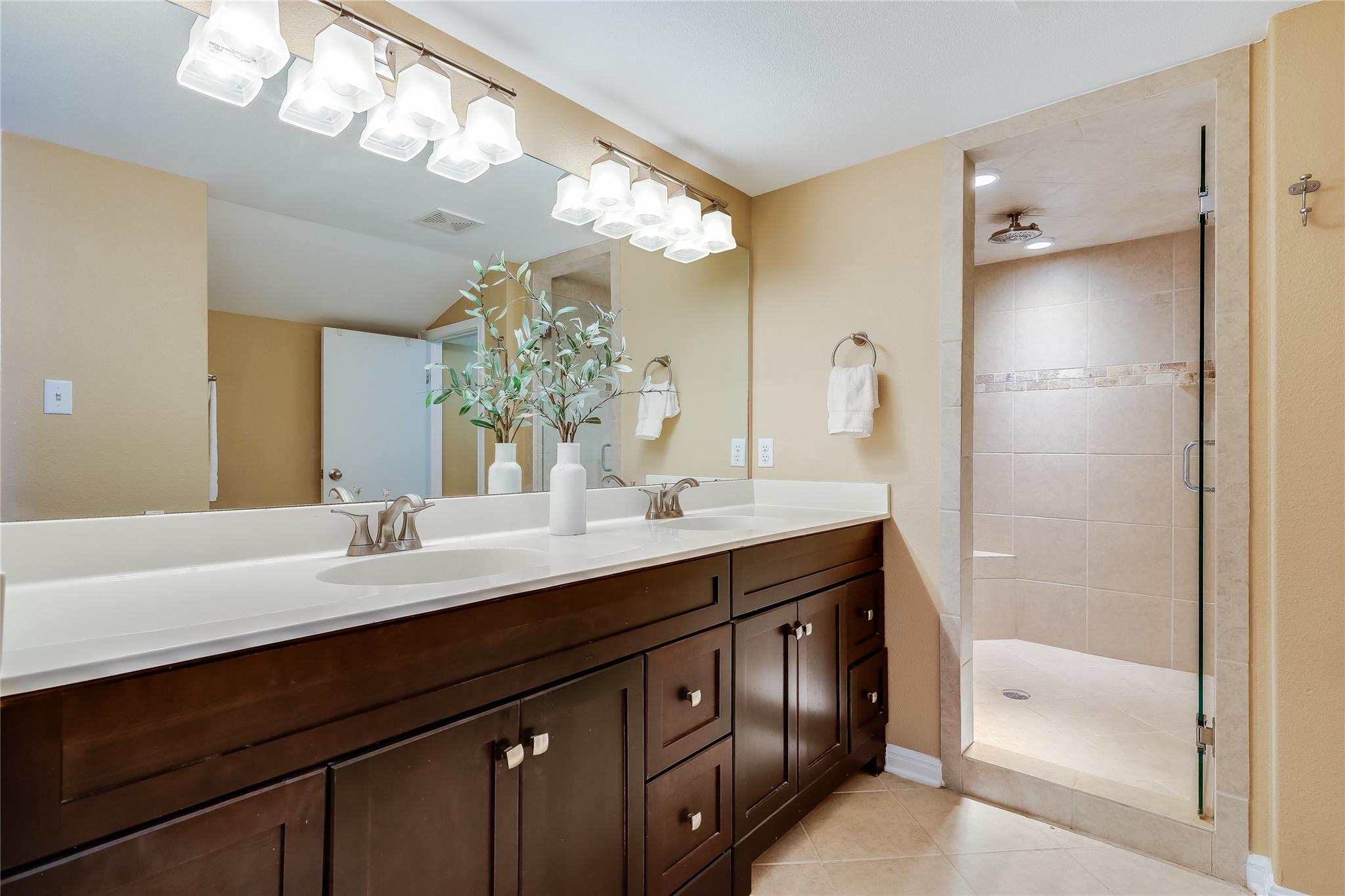 105 Comanche Pt, Point Venture, TX 78645