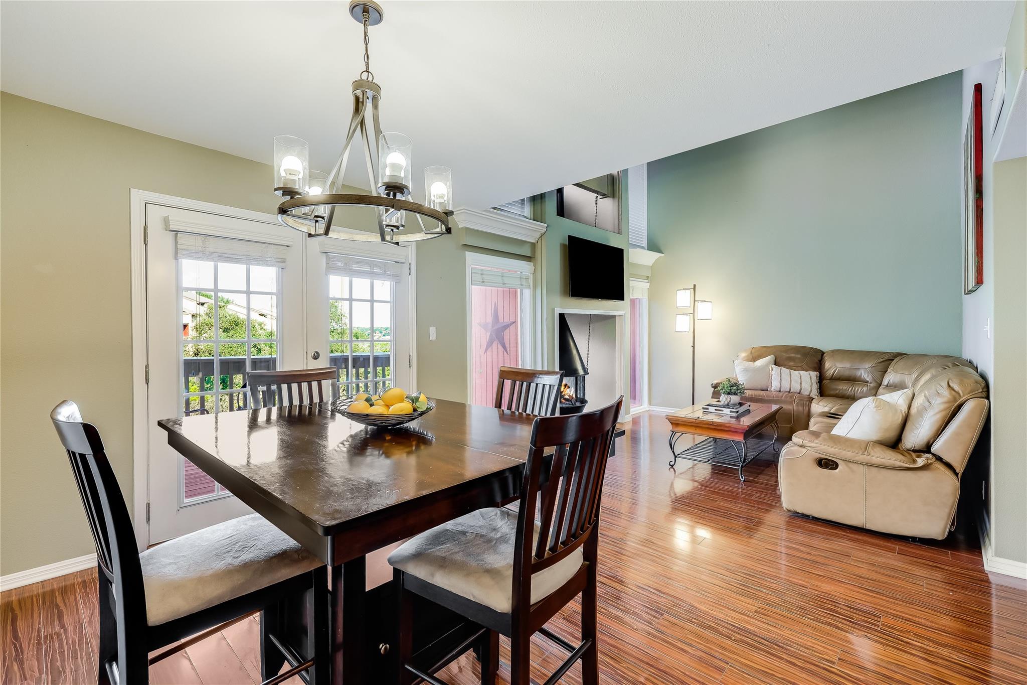 105 Comanche Pt, Point Venture, TX 78645