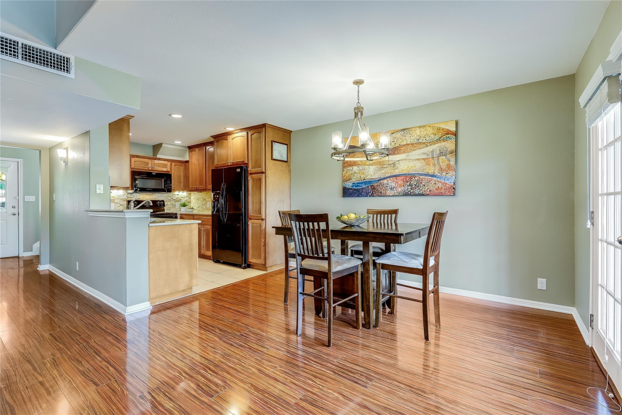 105 Comanche Pt, Point Venture, TX 78645