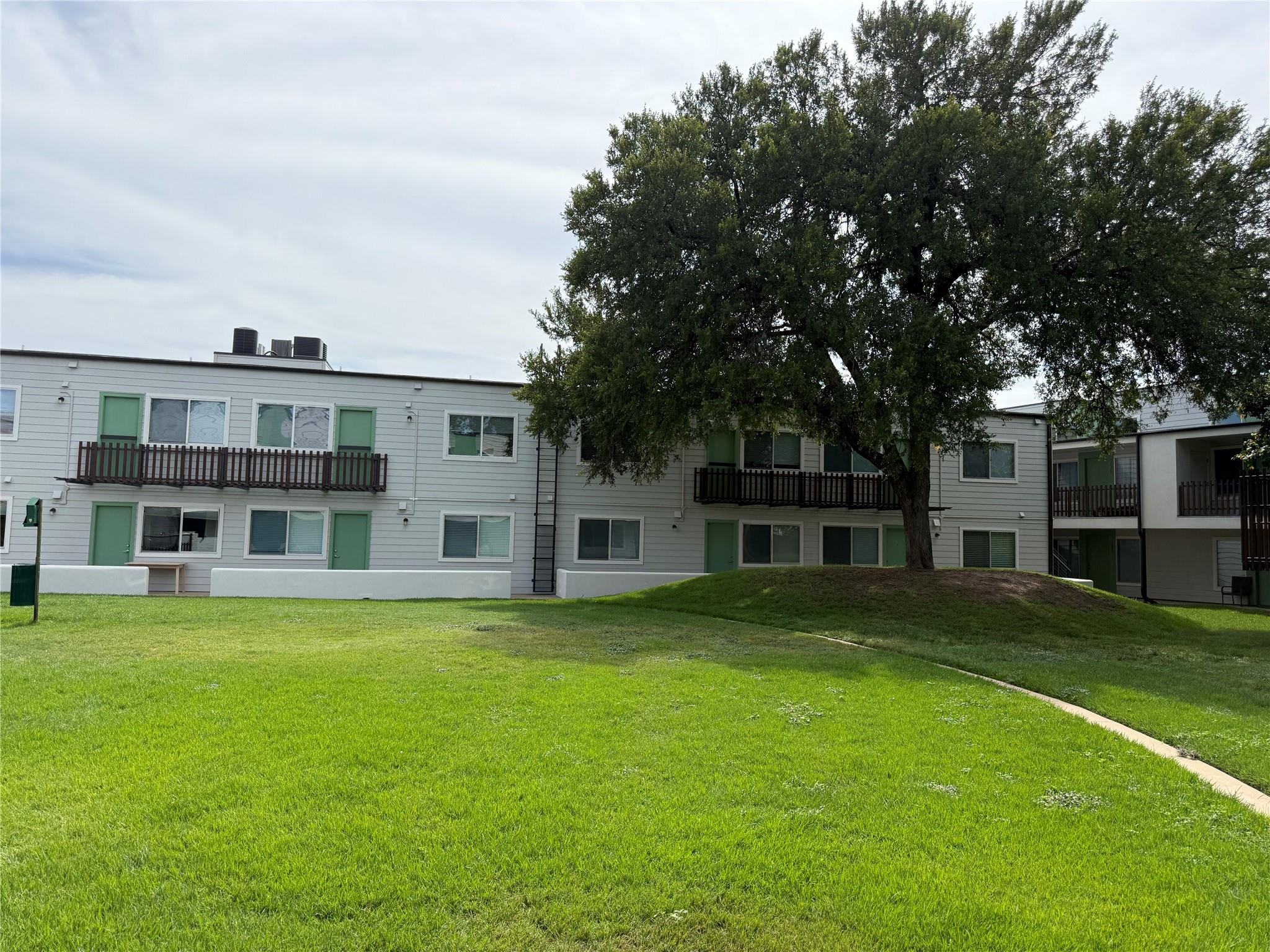 2200 Dickson Dr # 127, Austin, TX 78704