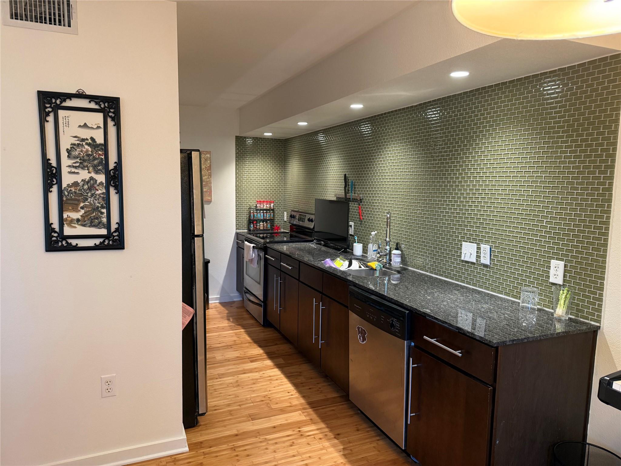 2200 Dickson Dr # 127, Austin, TX 78704