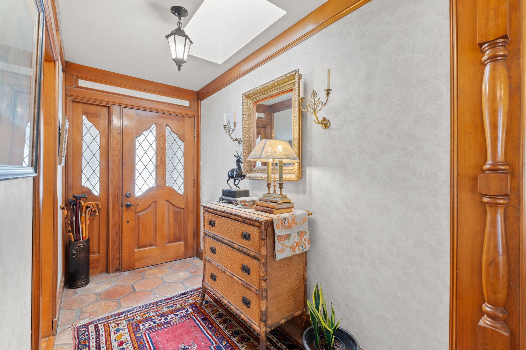 210 Meadowlakes Dr, Meadowlakes, TX 78654