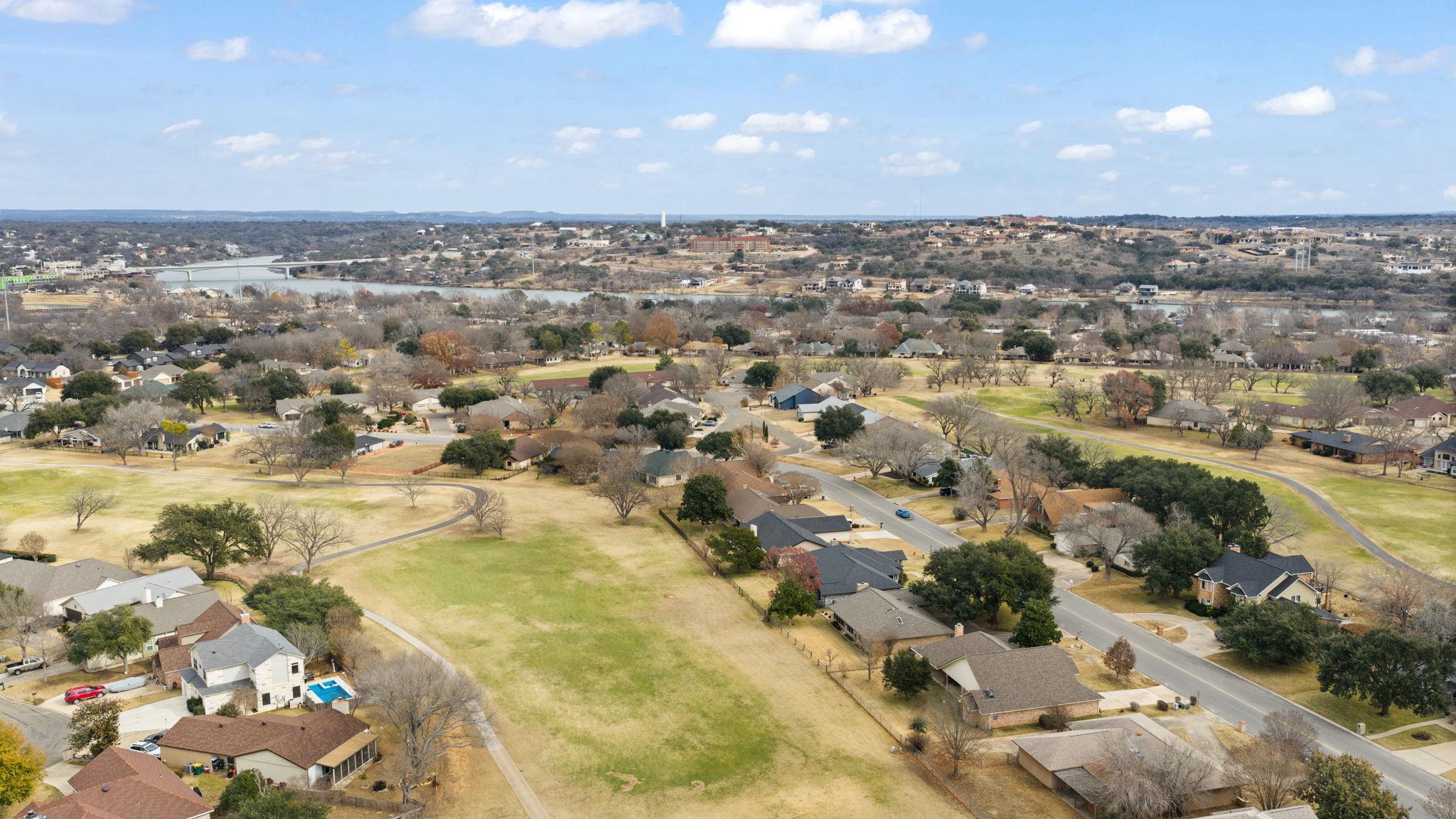 210 Meadowlakes Dr, Meadowlakes, TX 78654