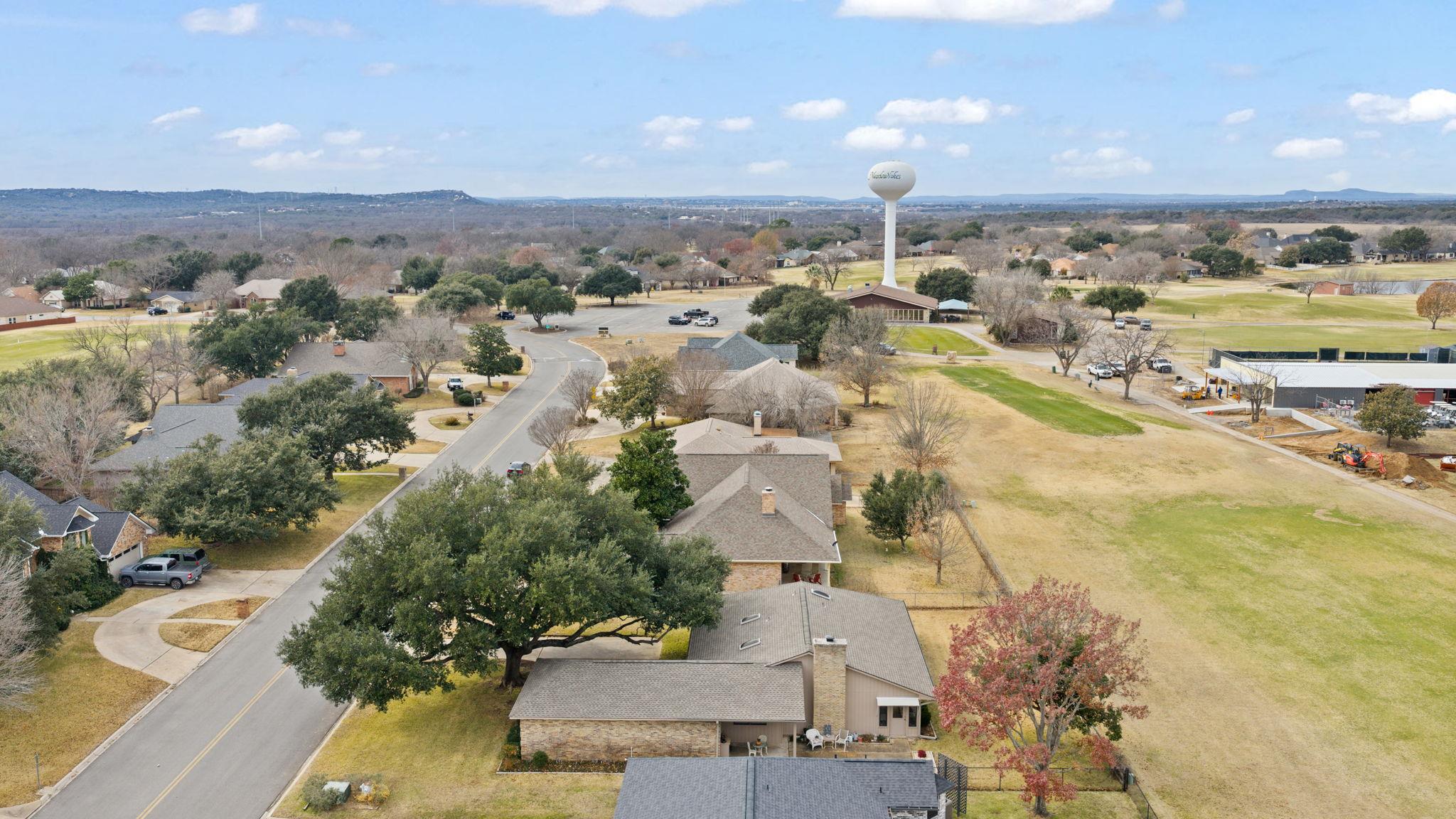 210 Meadowlakes Dr, Meadowlakes, TX 78654