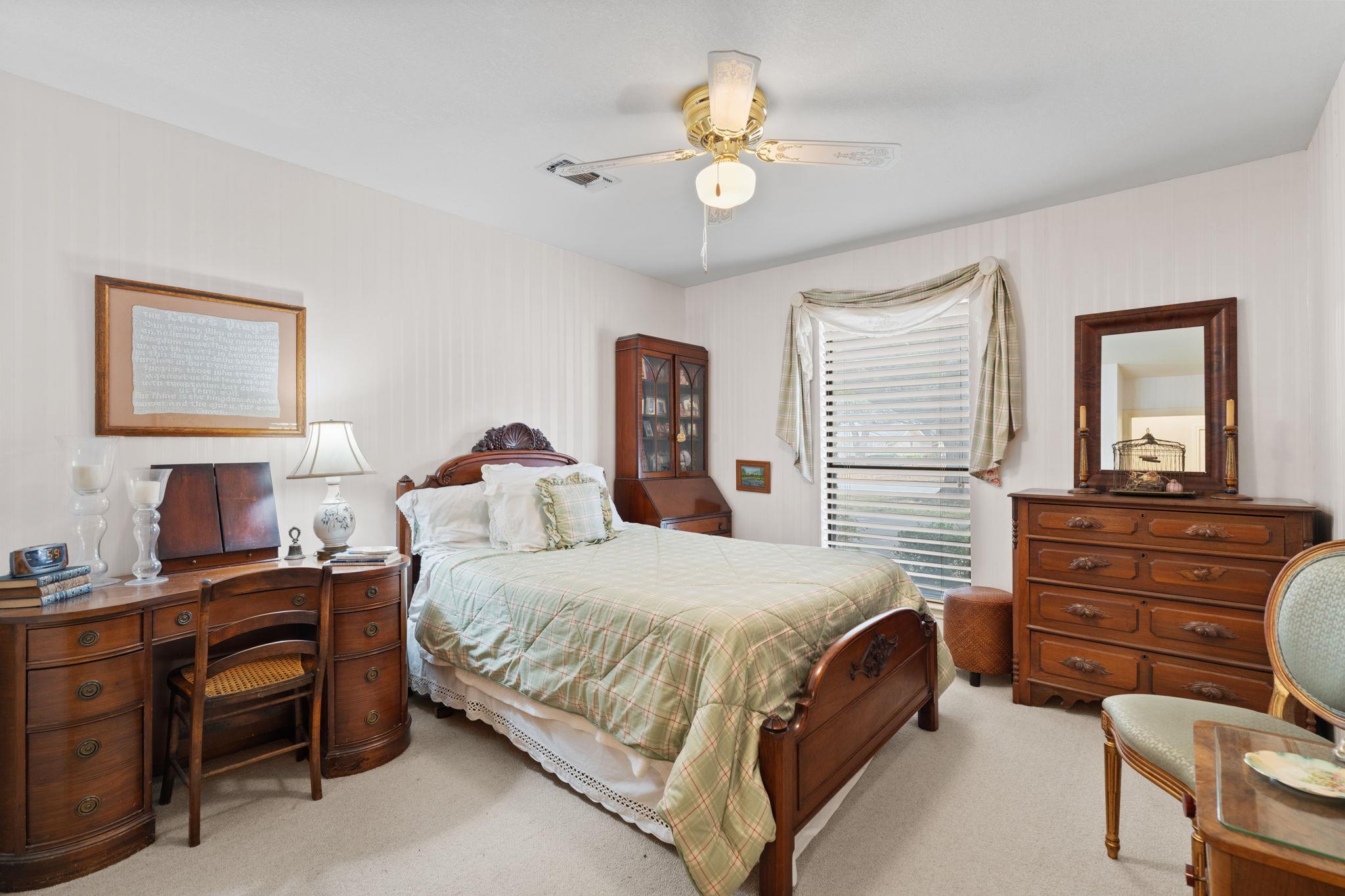 210 Meadowlakes Dr, Meadowlakes, TX 78654