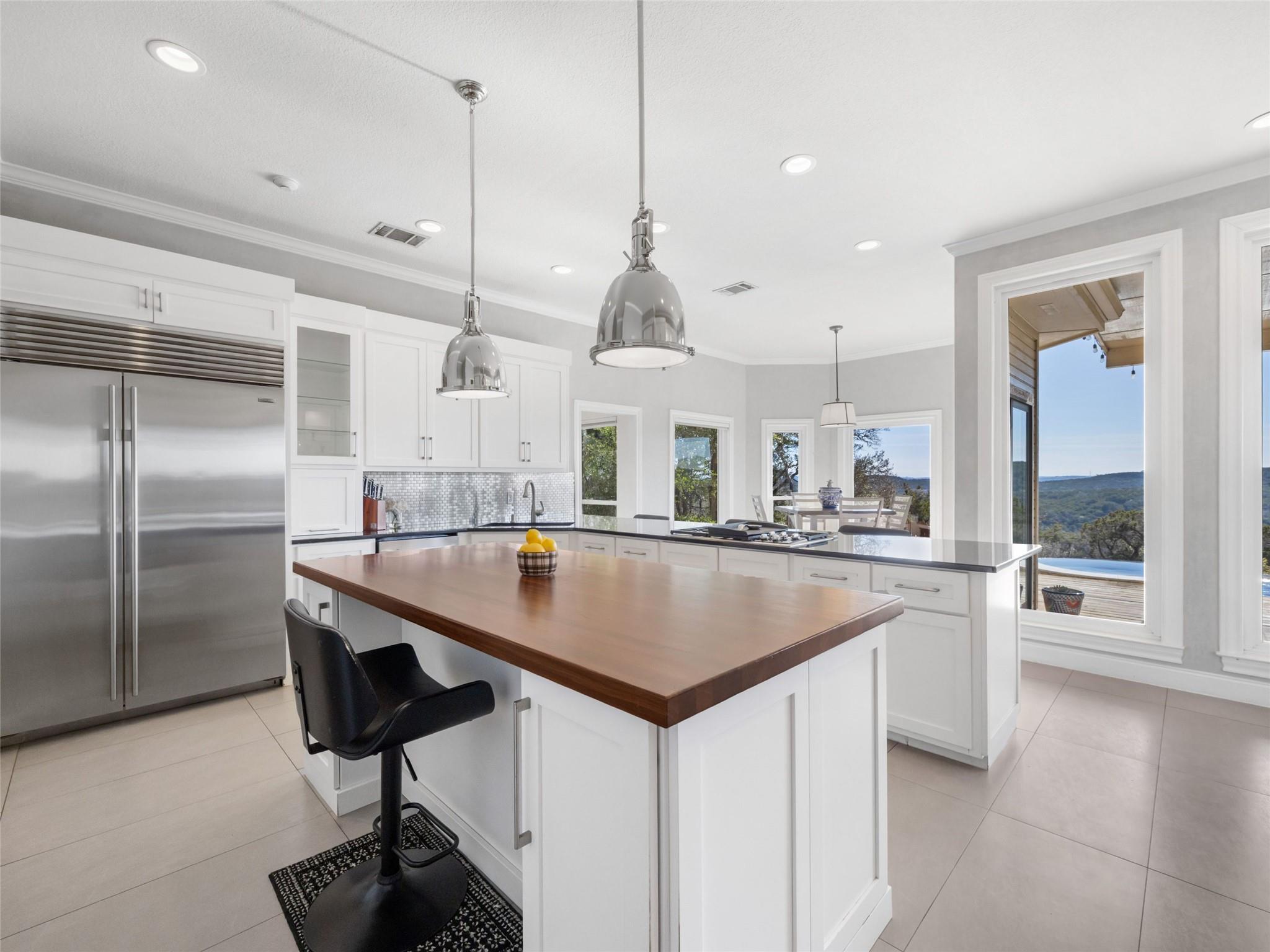 9009 Bell Mountain Dr, Austin, TX 78730