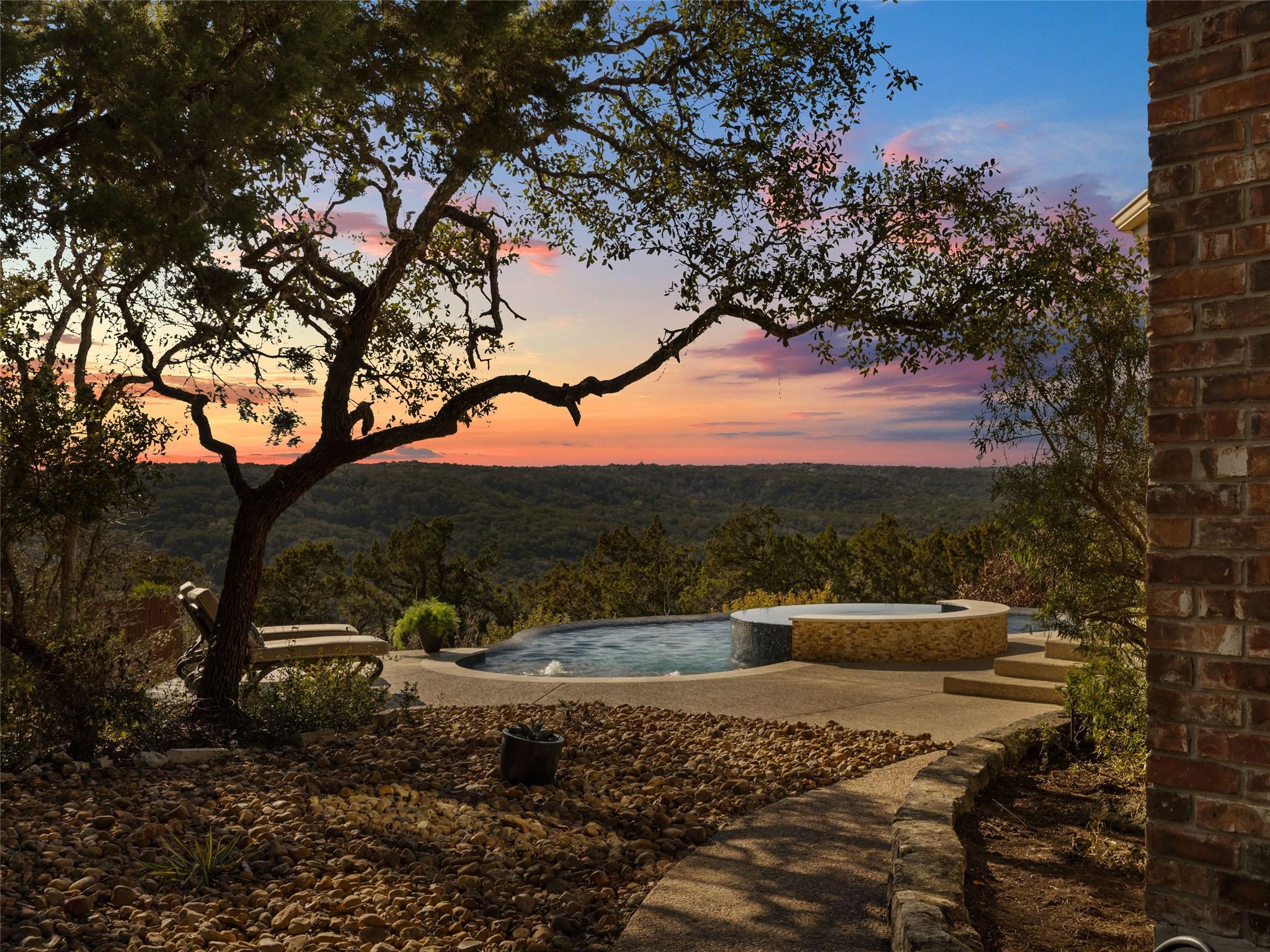 9009 Bell Mountain Dr, Austin, TX 78730