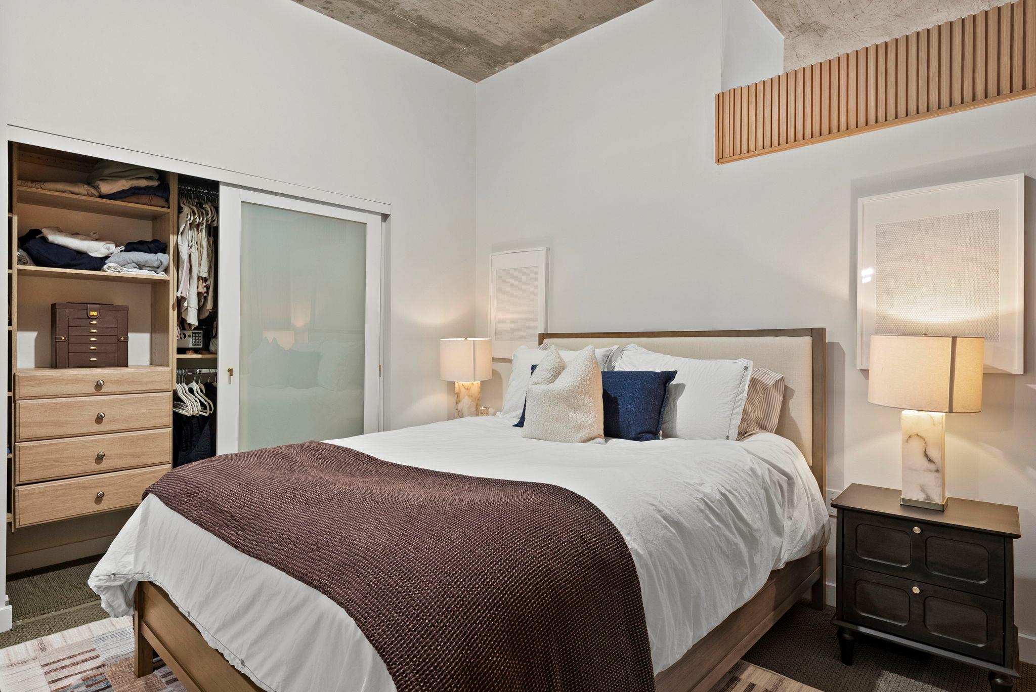 360 Nueces St # 2703, Austin, TX 78701