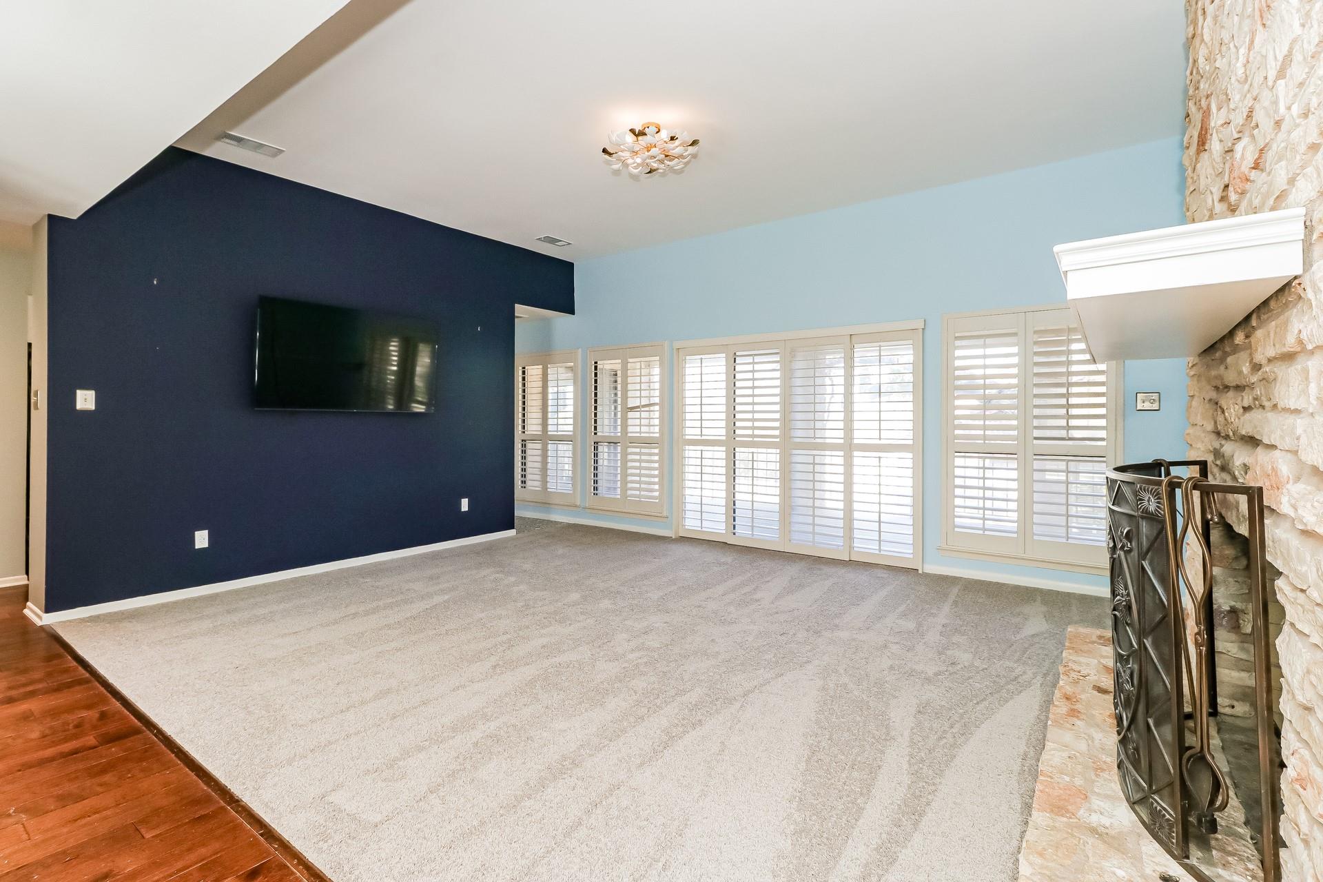 208 Crescent Blf, Lakeway, TX 78734