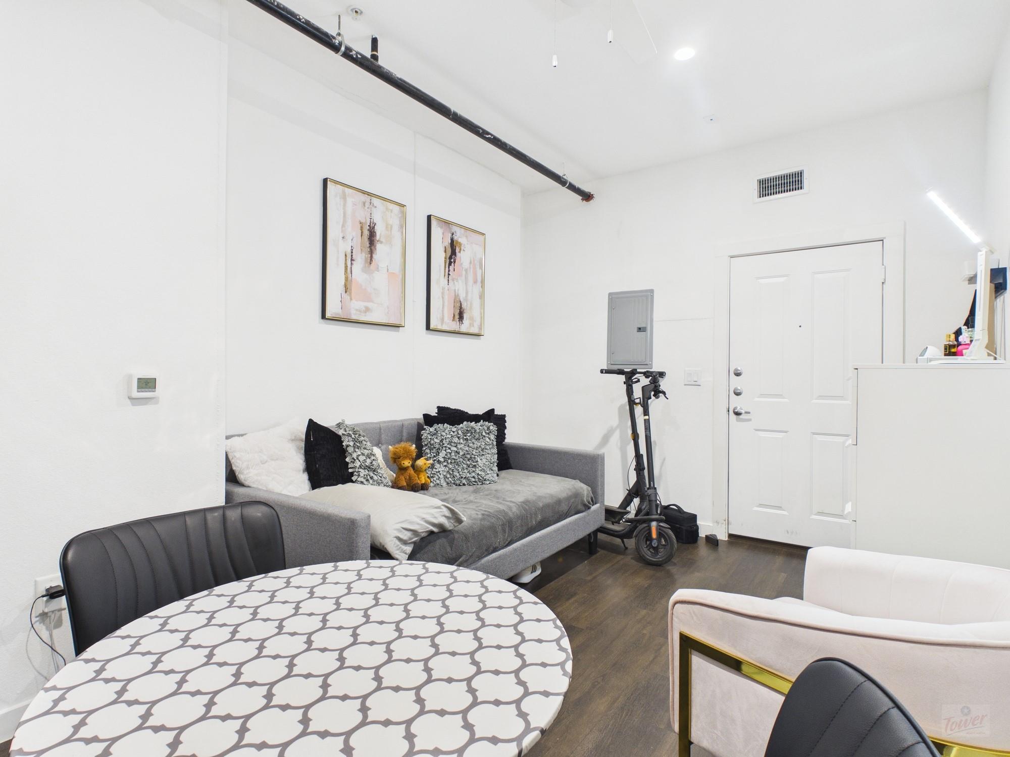 1010 W 26th St # 502, Austin, TX 78705