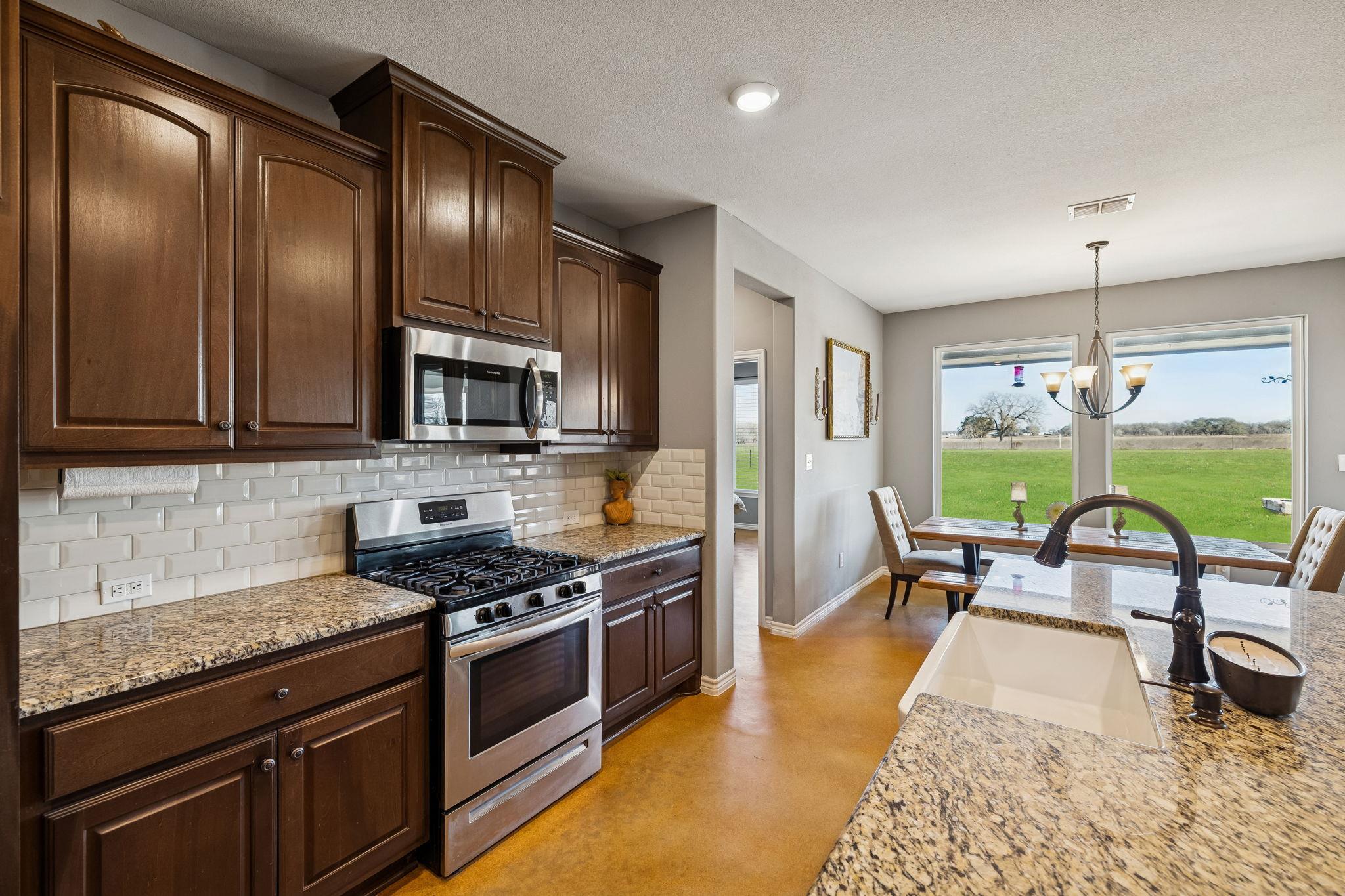 5476 County Road 427, Stockdale, TX 78160