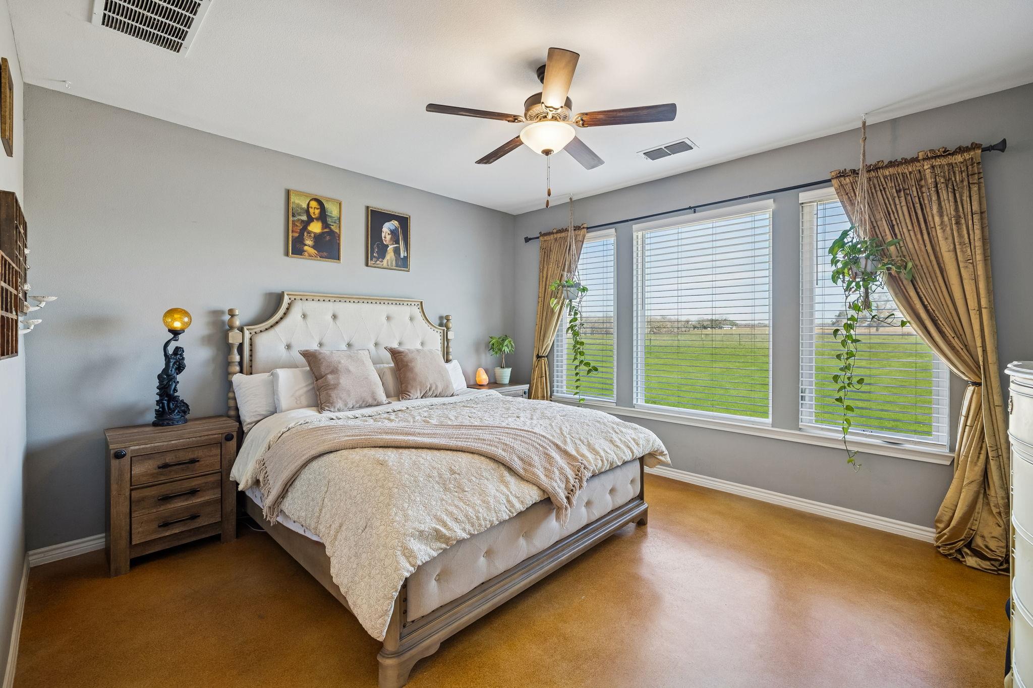 5476 County Road 427, Stockdale, TX 78160