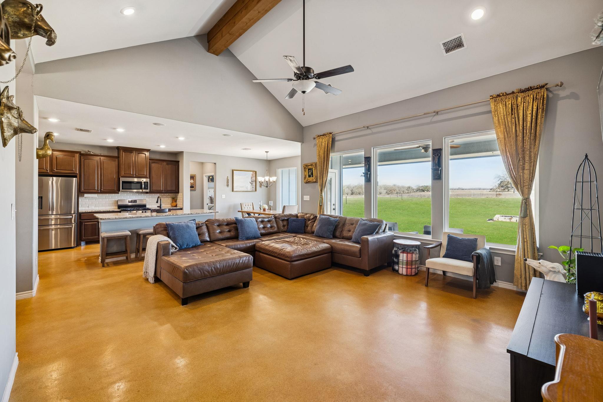 5476 County Road 427, Stockdale, TX 78160