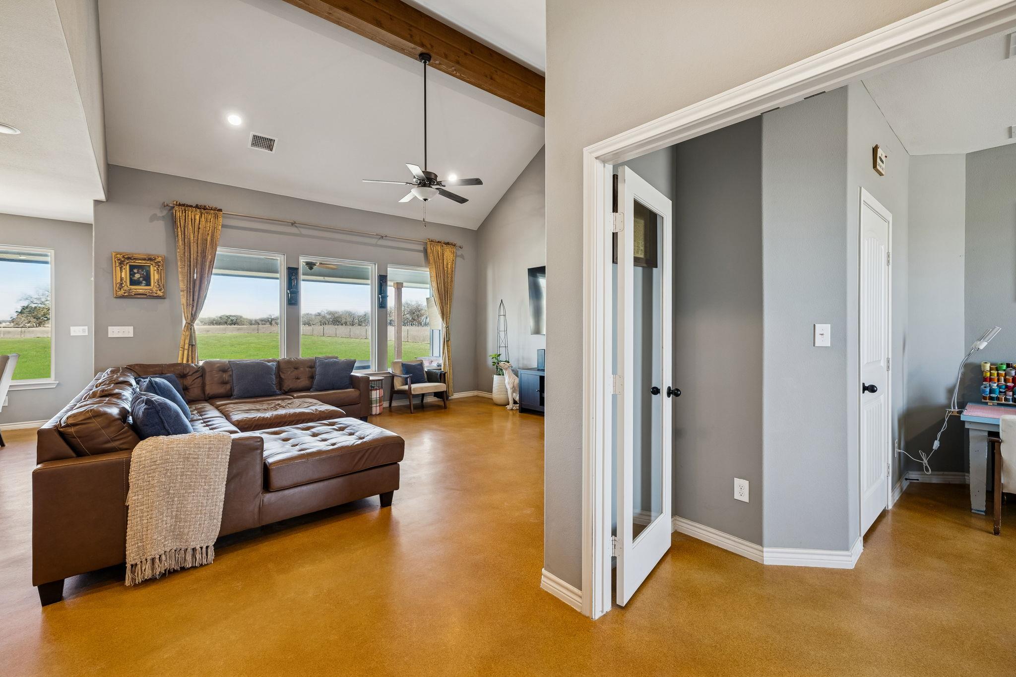 5476 County Road 427, Stockdale, TX 78160