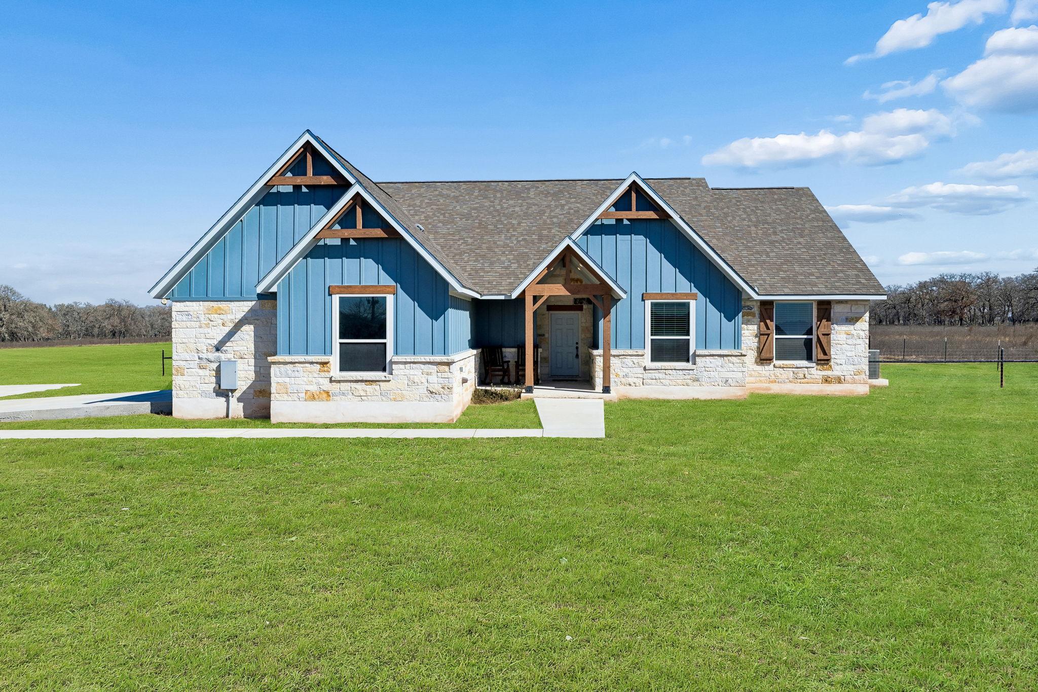 5476 County Road 427, Stockdale, TX 78160