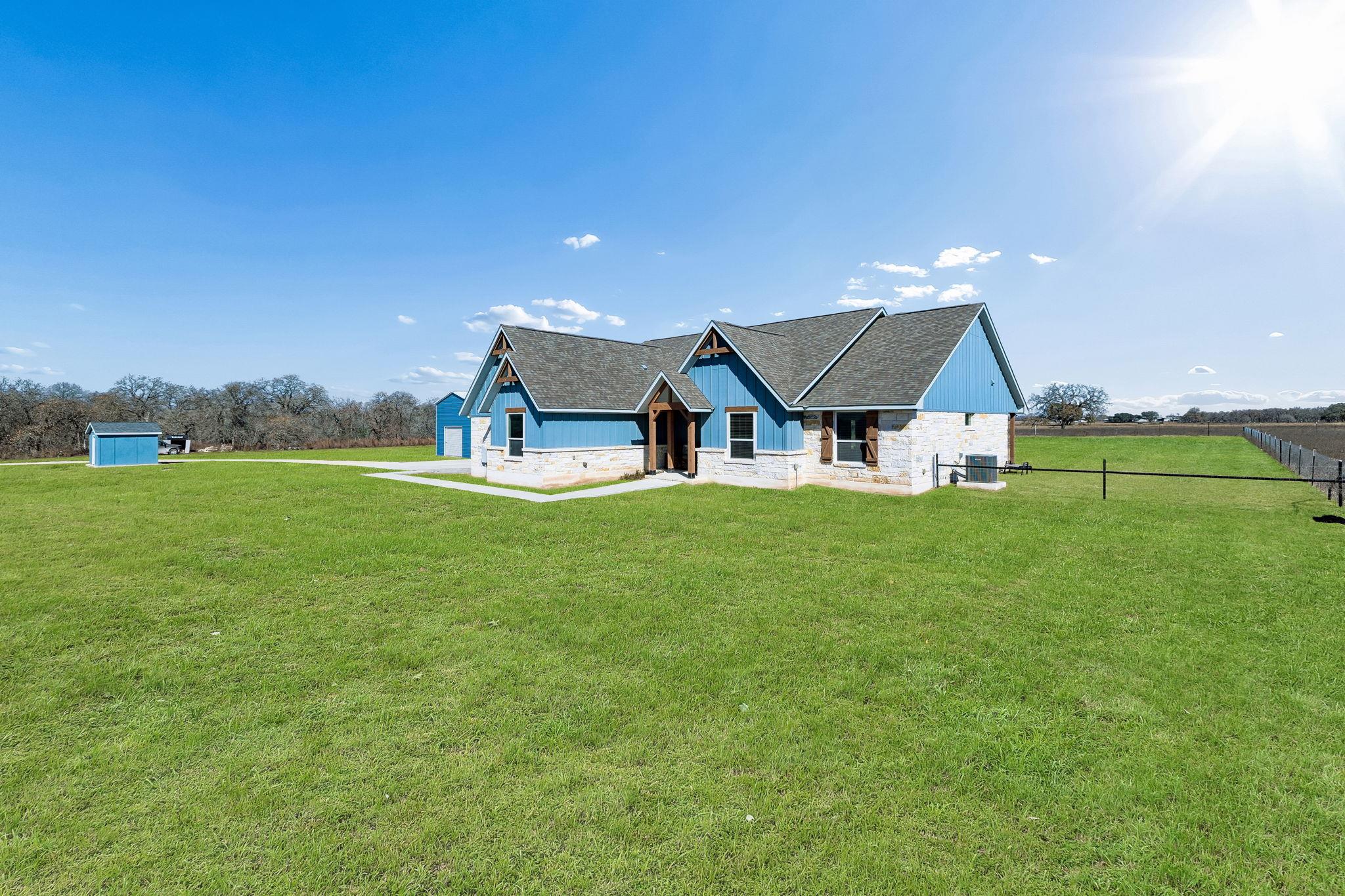 5476 County Road 427, Stockdale, TX 78160