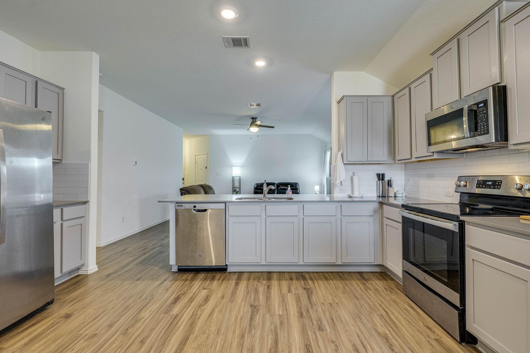 557 Greatest Gift Way, Jarrell, TX 76537