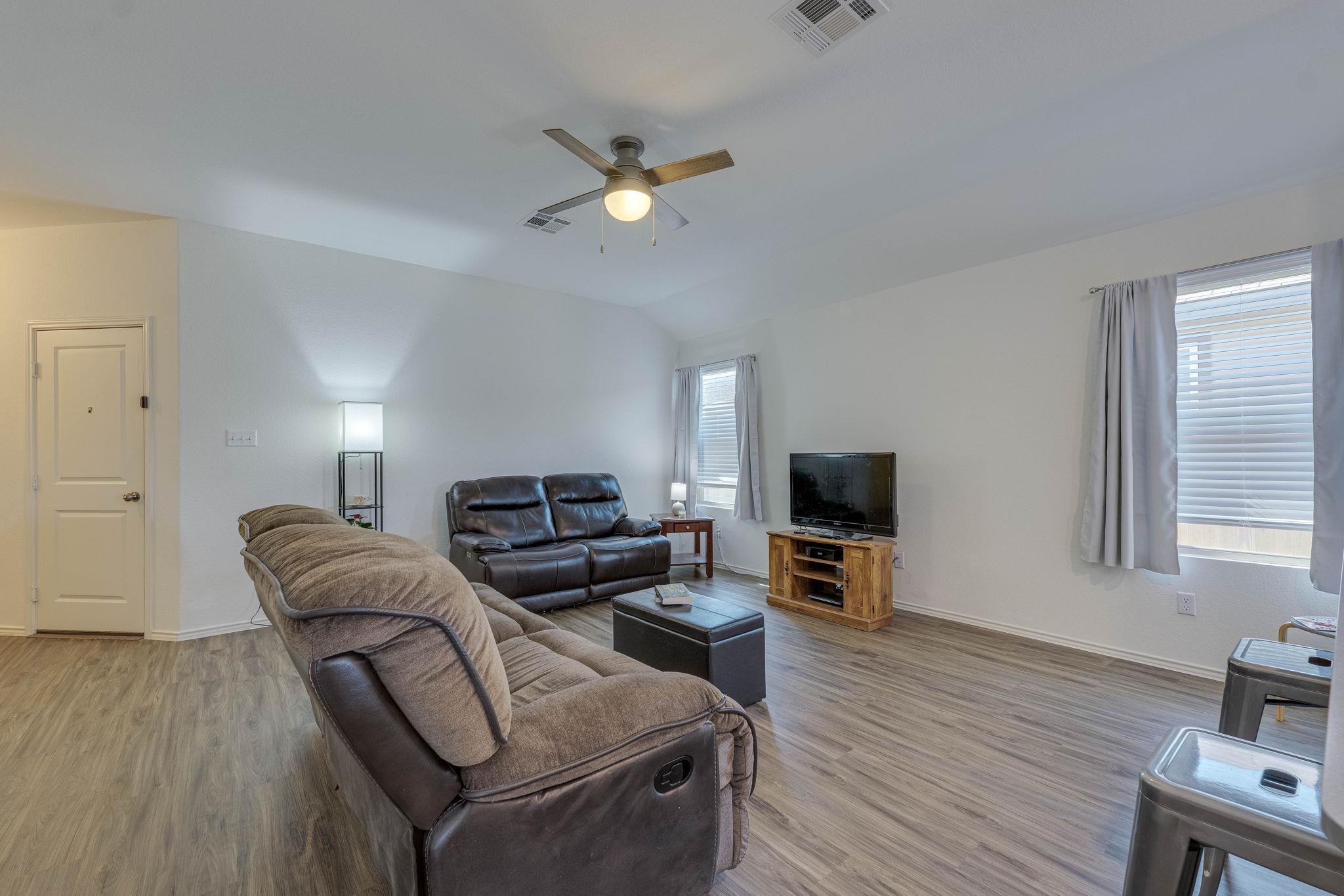 557 Greatest Gift Way, Jarrell, TX 76537