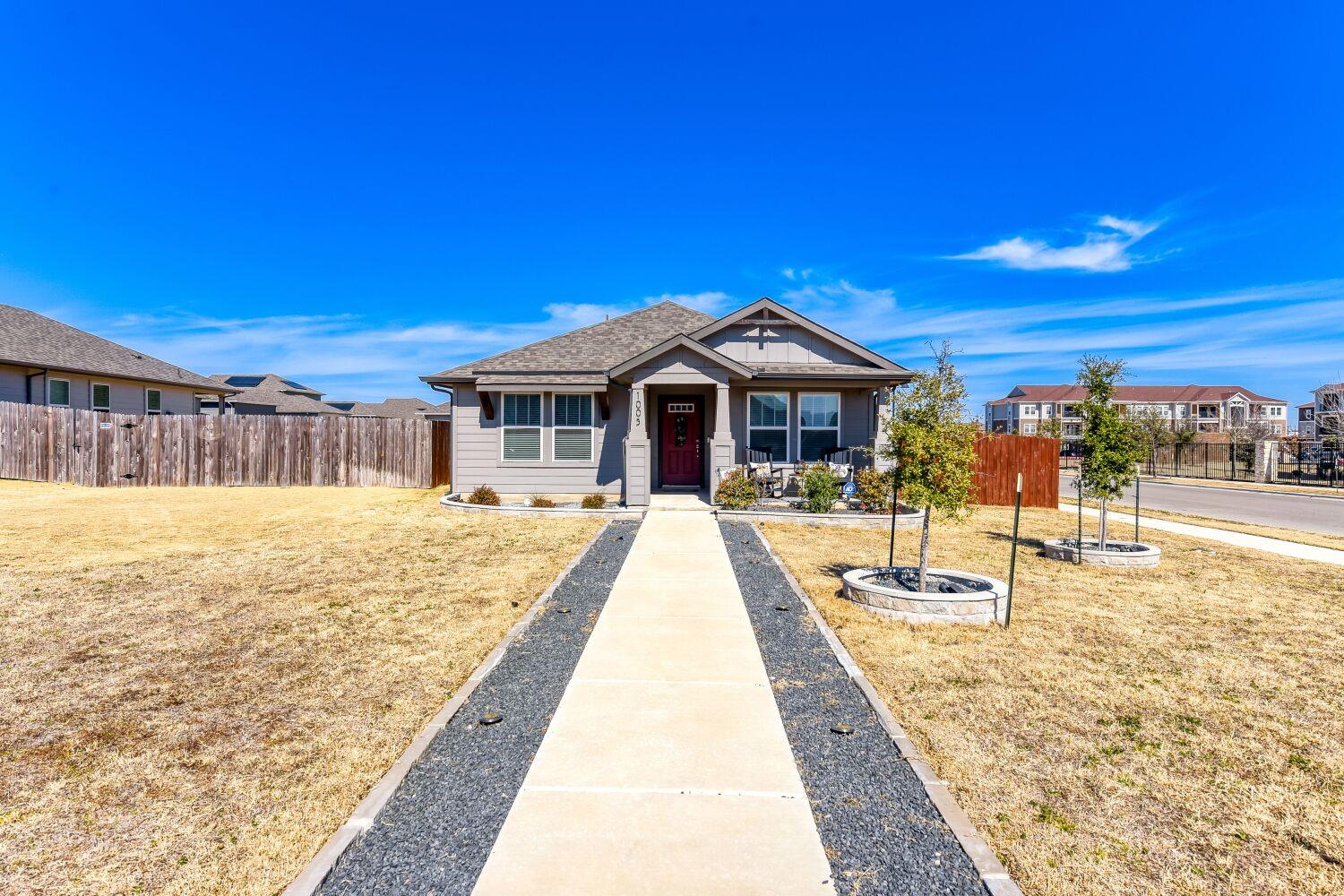 1005 Main St, Hutto, TX 78634