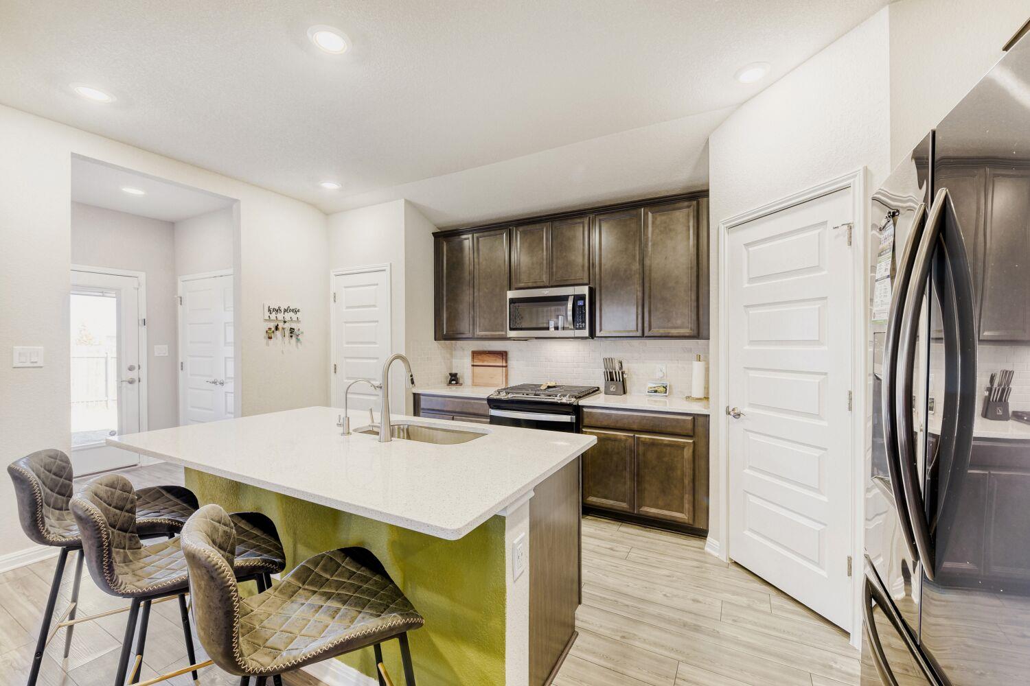 1005 Main St, Hutto, TX 78634