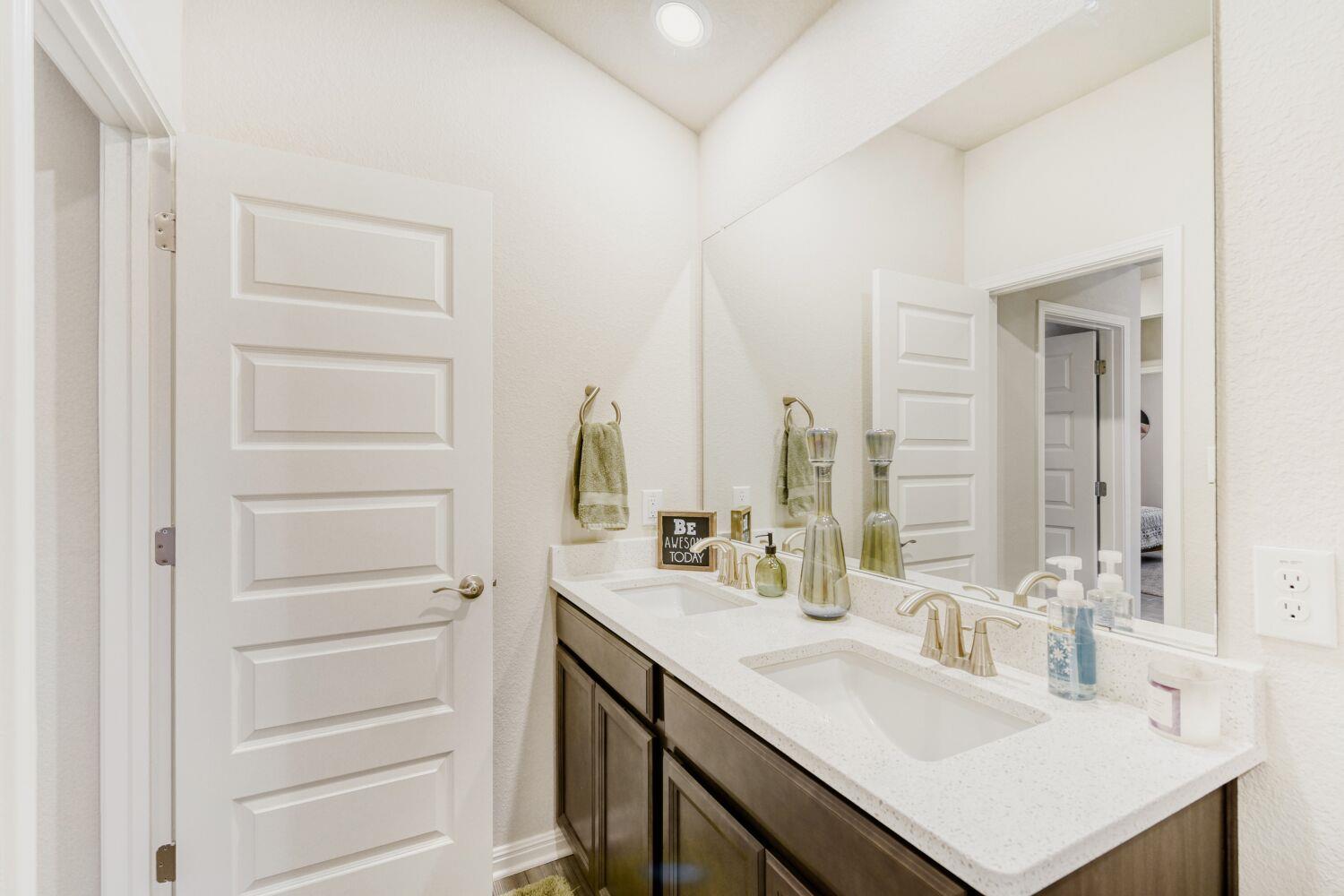 1005 Main St, Hutto, TX 78634