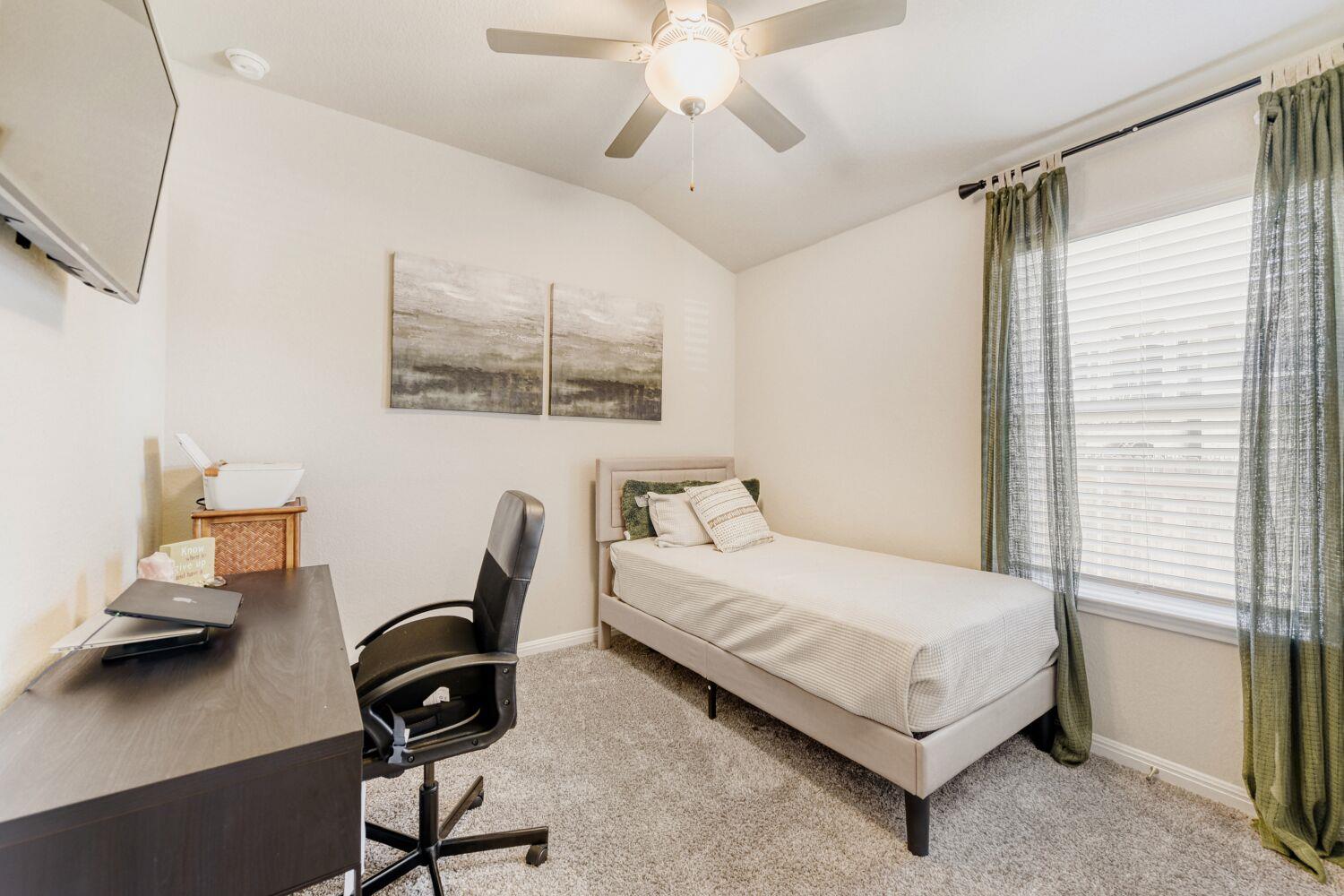 1005 Main St, Hutto, TX 78634