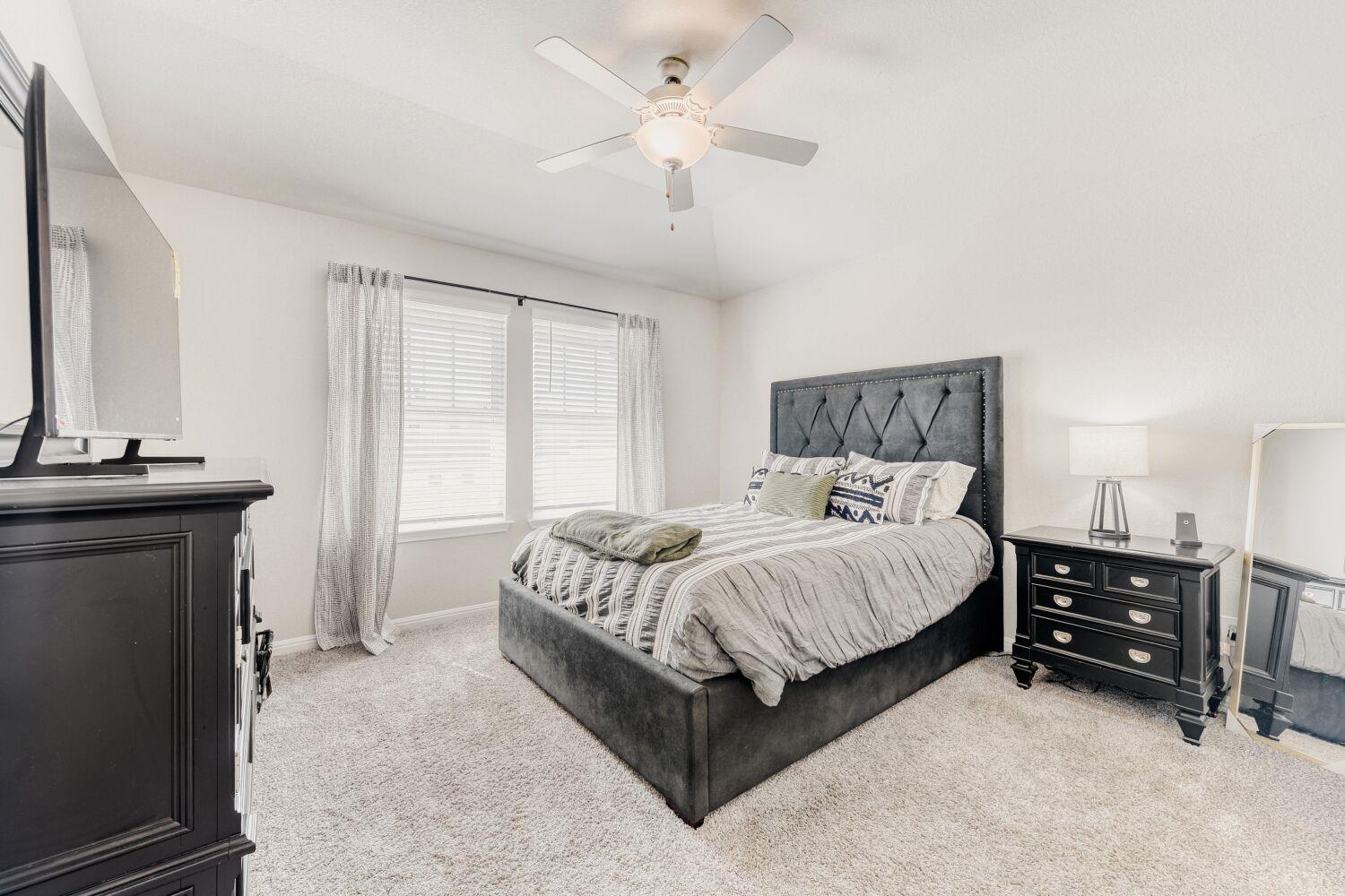 1005 Main St, Hutto, TX 78634