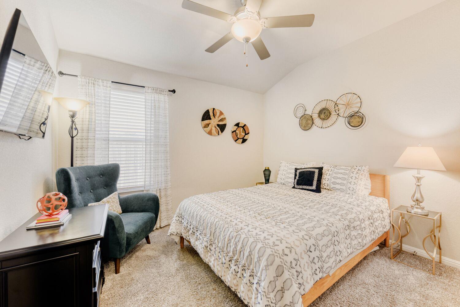 1005 Main St, Hutto, TX 78634